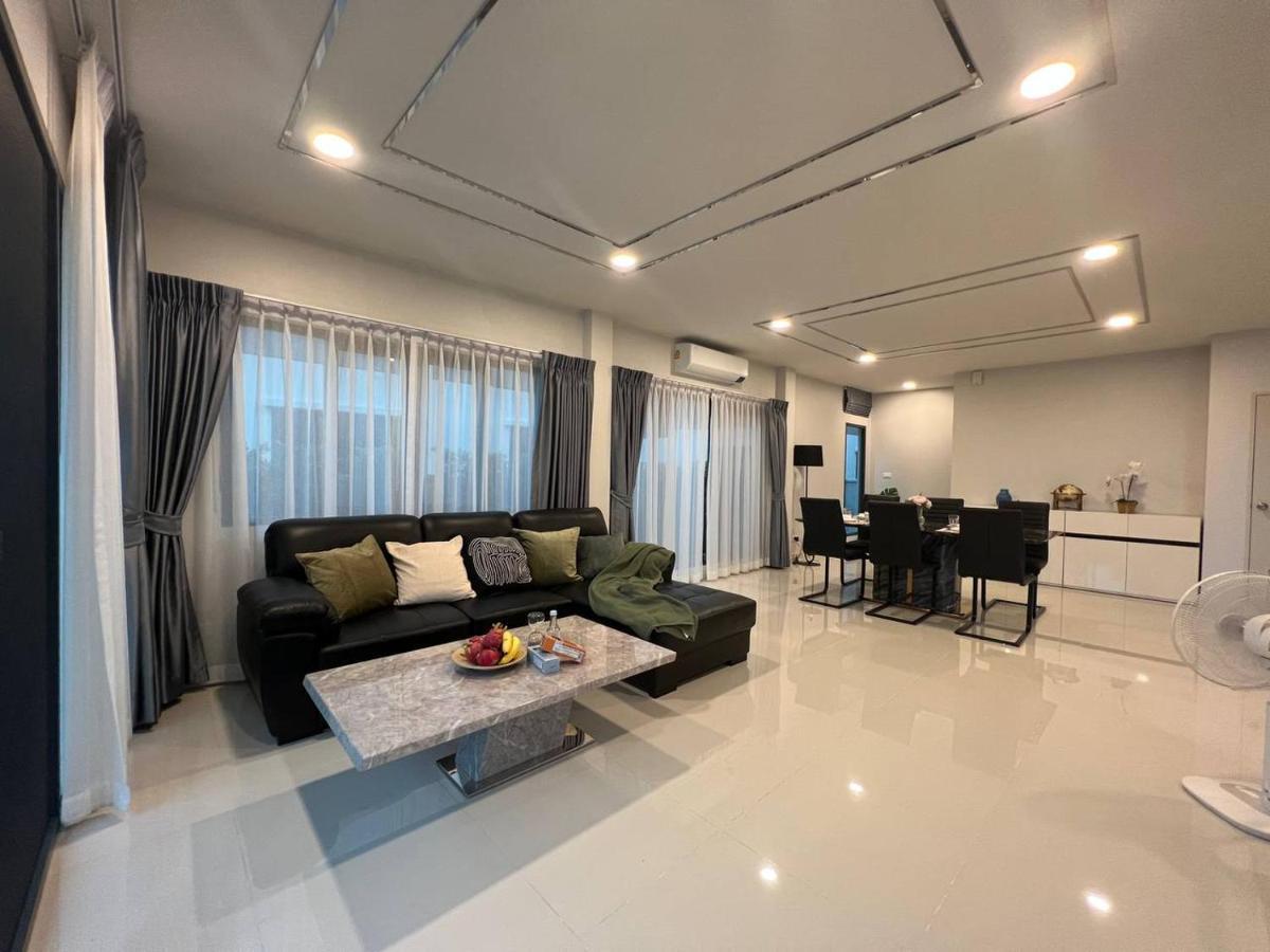 Cheri's Homestay现代两层独栋别墅，4卧4卫，3日送接机1周接送机,近mega邦纳 Villa