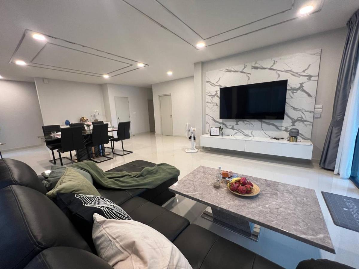 Cheri's Homestay现代两层独栋别墅，4卧4卫，3日送接机1周接送机,近mega邦纳 Bangkok
