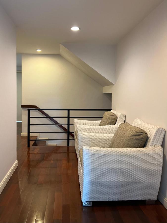 Entire 3br Townhome In Sukhumvit, Shared Pool, Near Bts&mrt Asok *