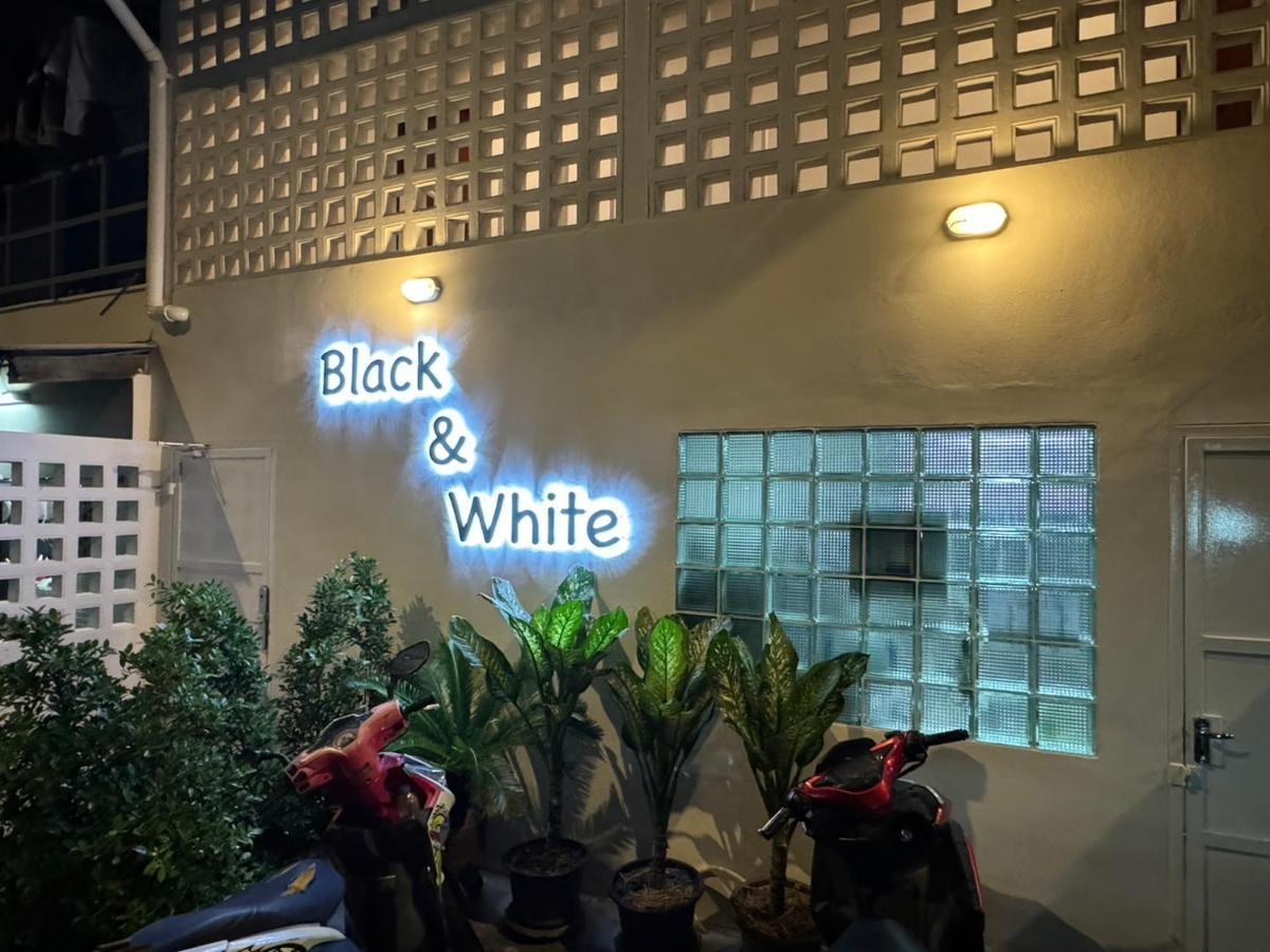 Mr Black & Ms White -self Check In Apartment *