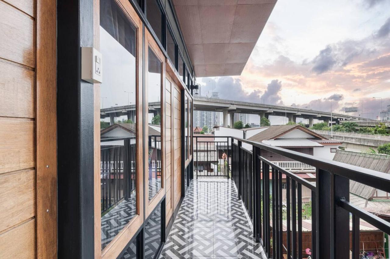 Apartment Thananya Bangkok