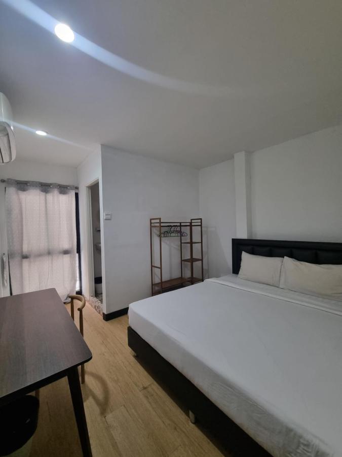 Owl's Nest Suk 30 Hostel *
