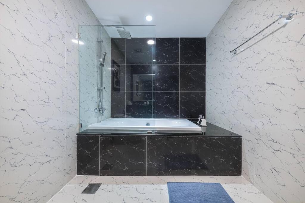 Pangsapuri View, Big Apartment, Great Location Bangkok