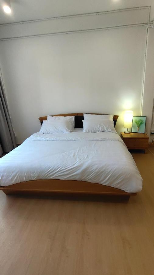Whole 3-storey House Right In The Local Community. Apartment