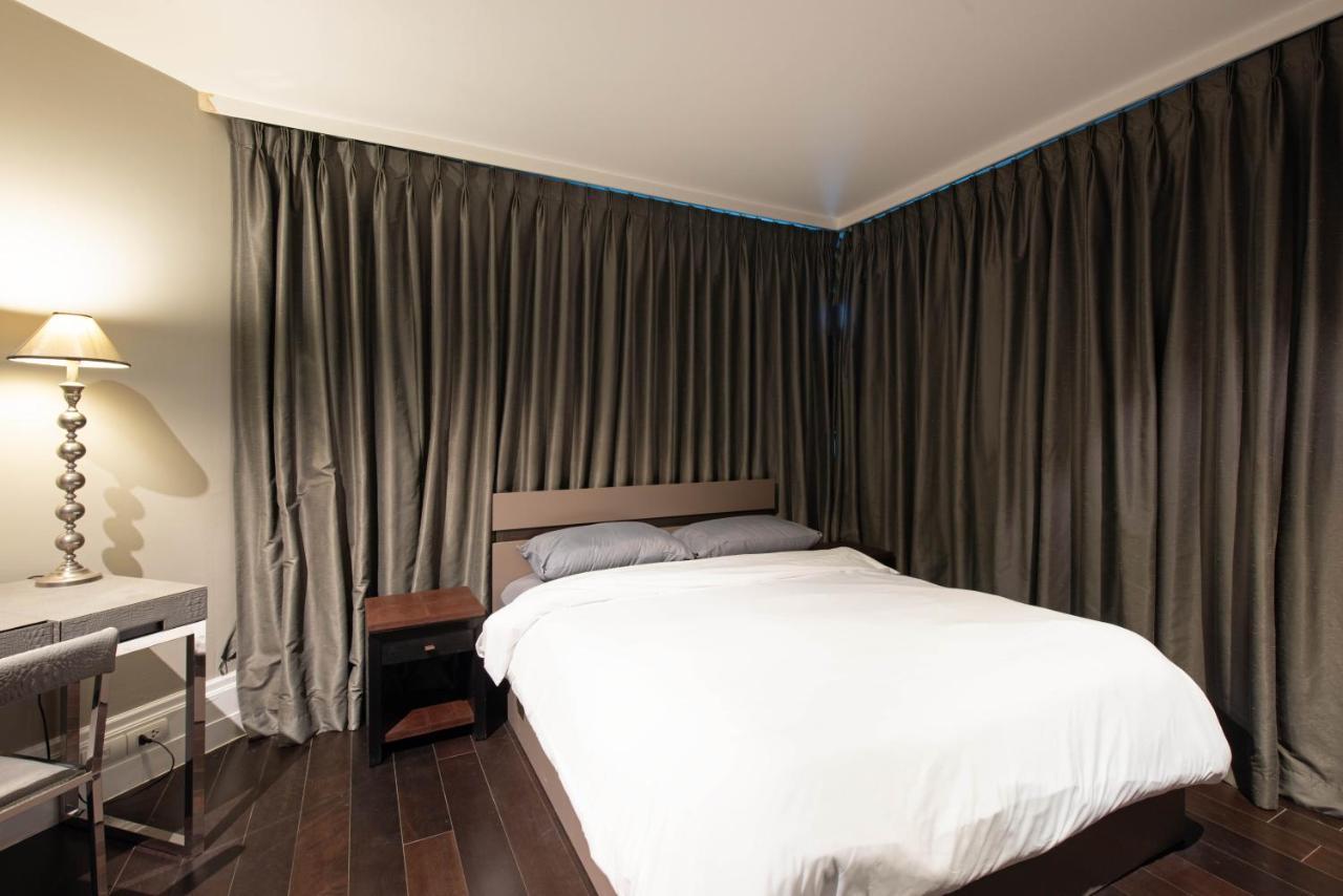 Sathorn Gardens By Ern Apartment