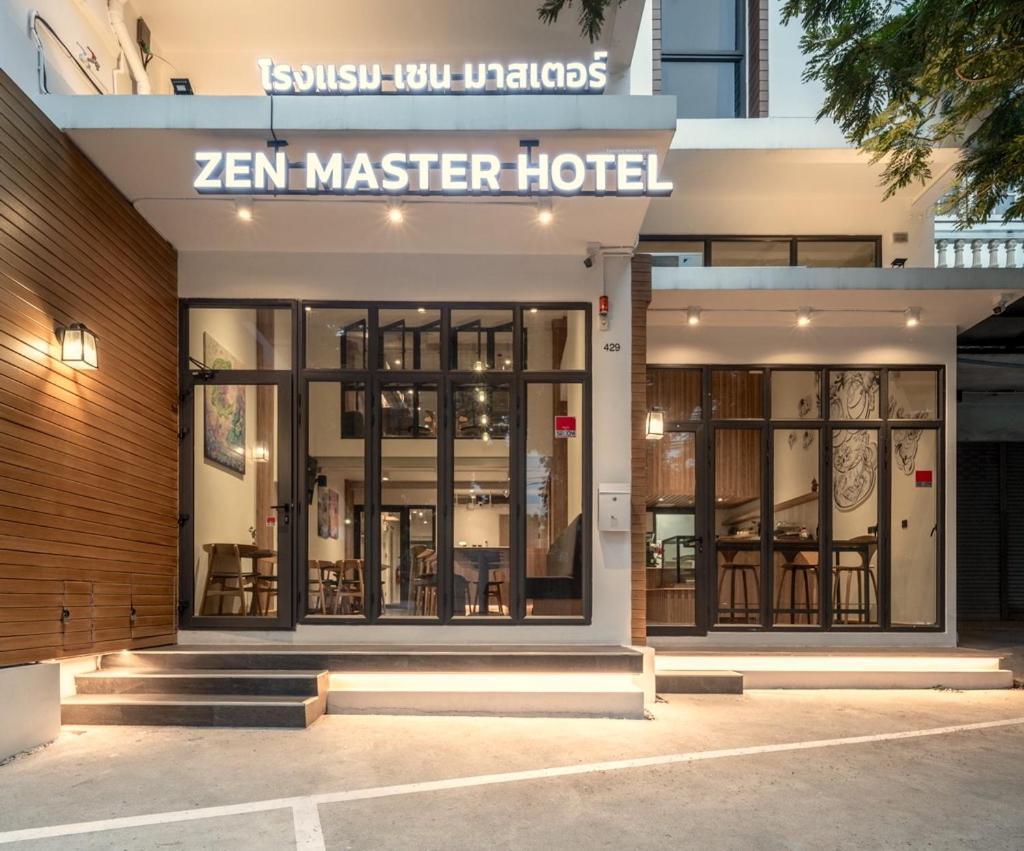Zen Master Hotel 3*