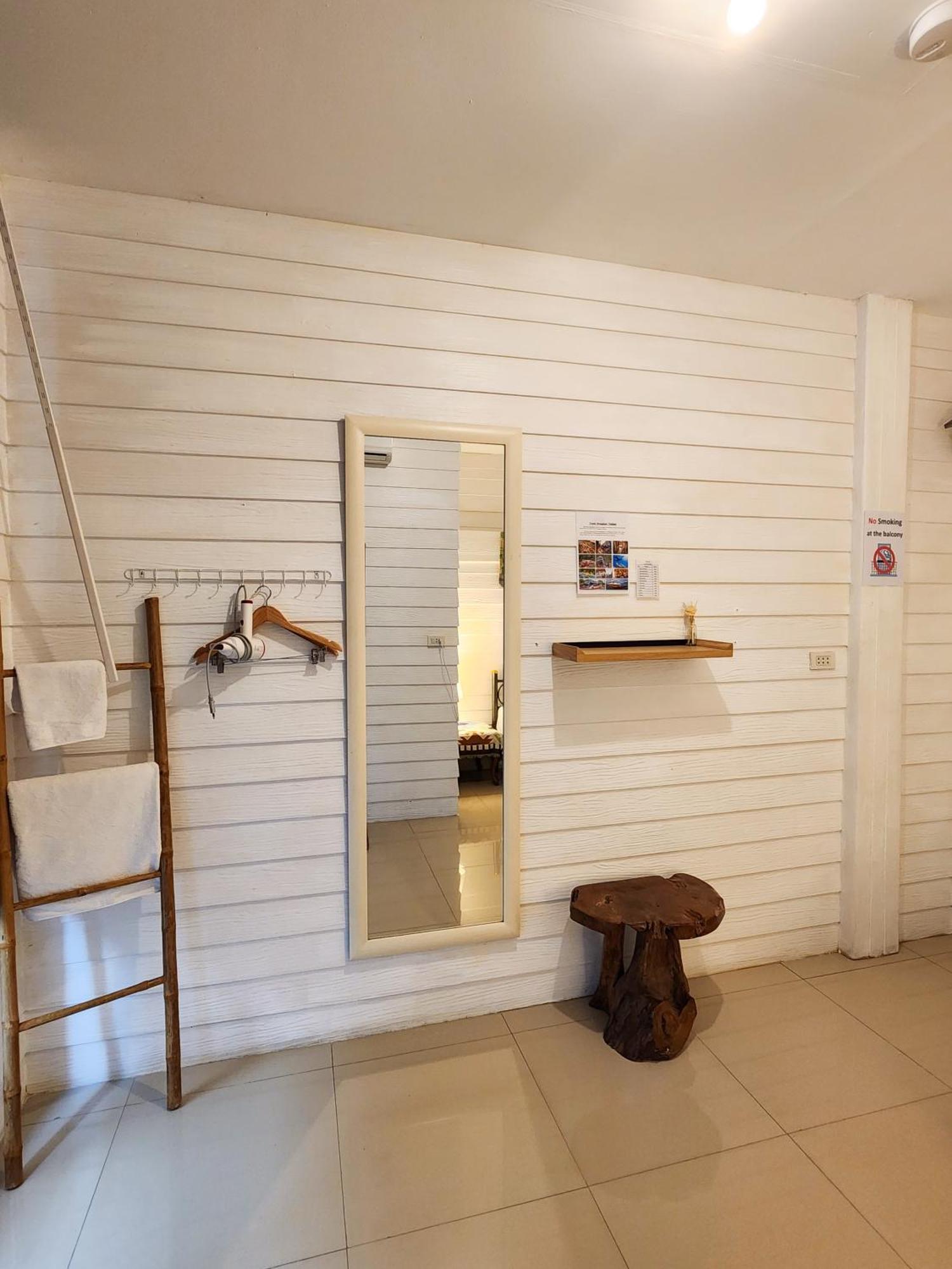 Back Backpackers Hostel