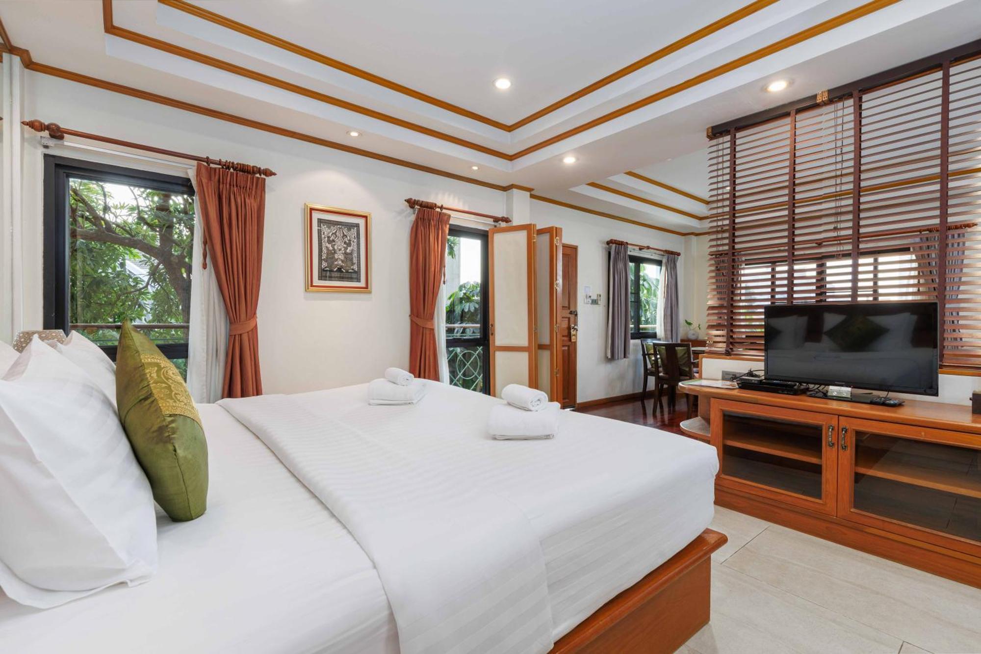 Charlie House Pin Klao Hotel 3*