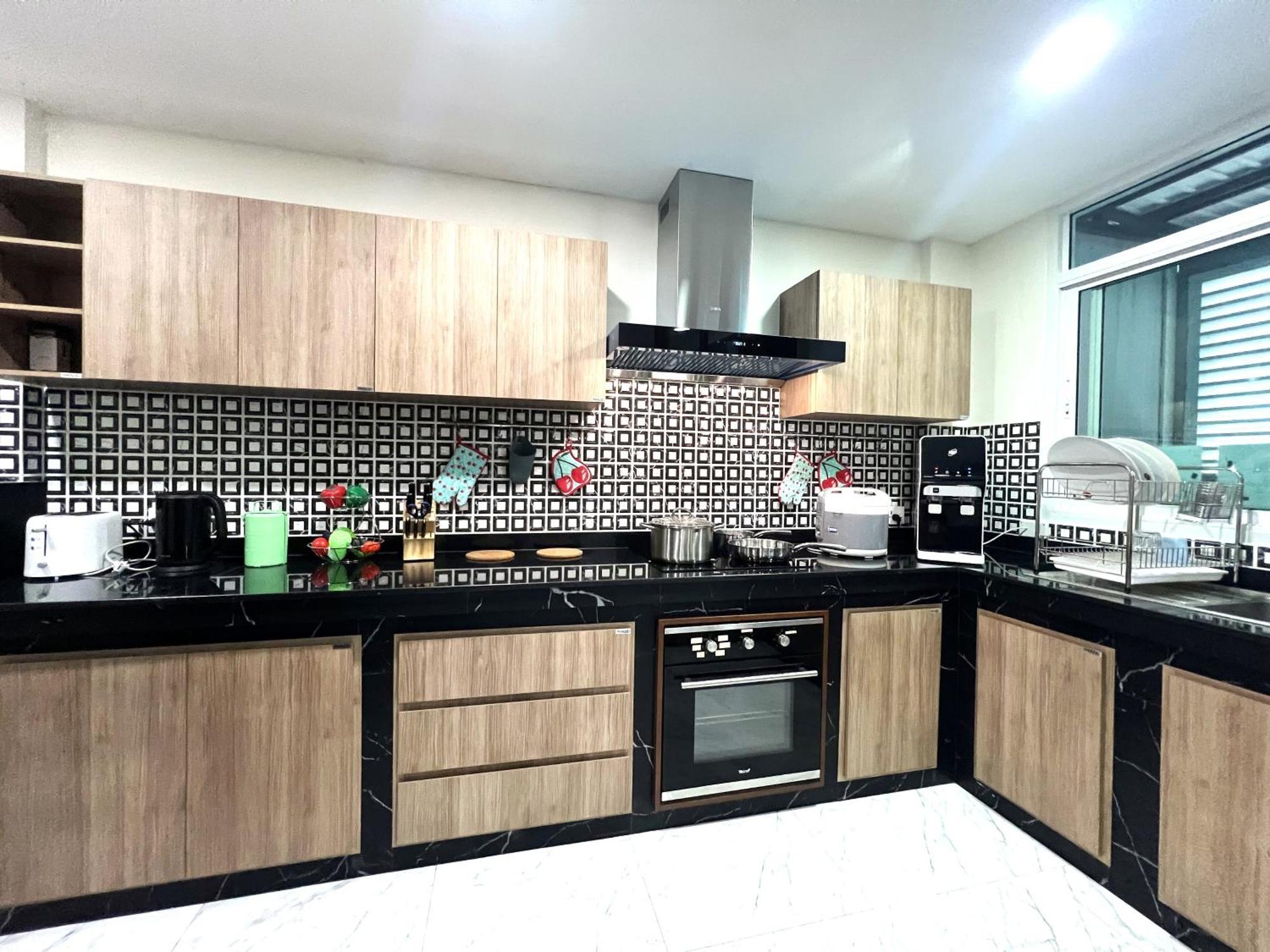 At Four-6 Bed, Center, Nana Bts, Mbk, World, Siam Villa Bangkok