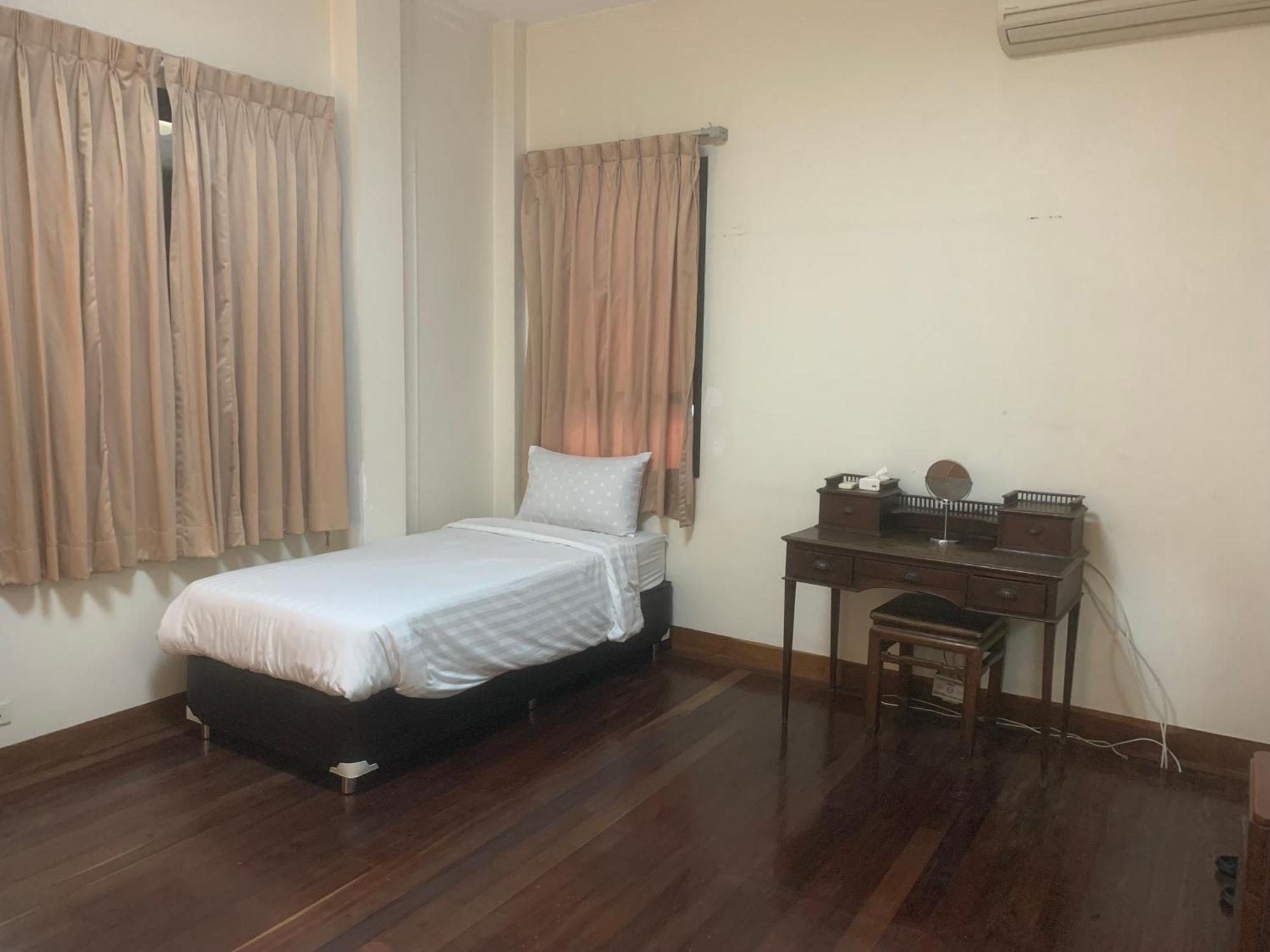 Baan Tanwa - Mrt Ratchadapisek Hotel 3*