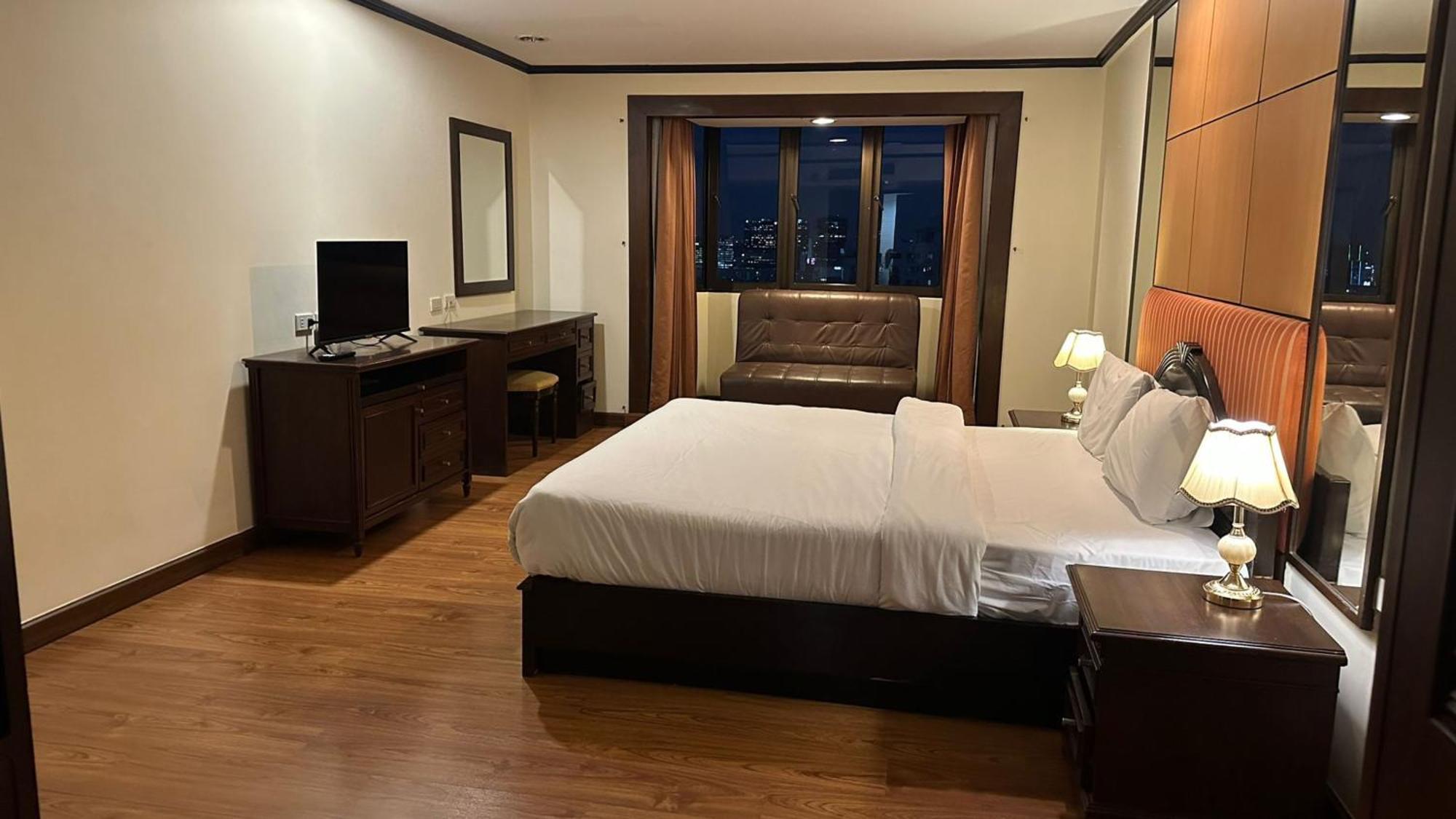 Omni Tower Sukhumvit Soi 4 Direct