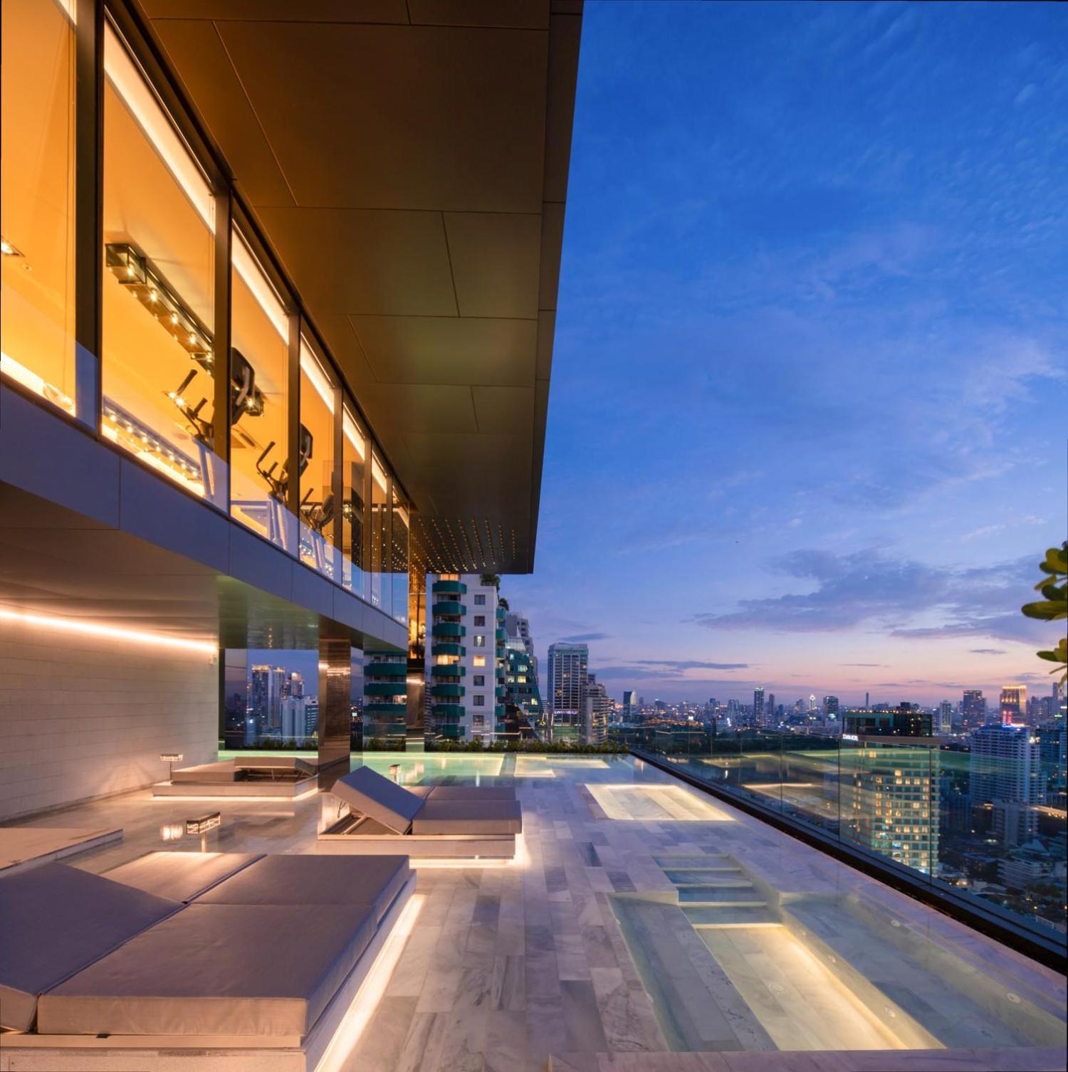 Ultra Classy Designer Central Asok Terminal 21 *