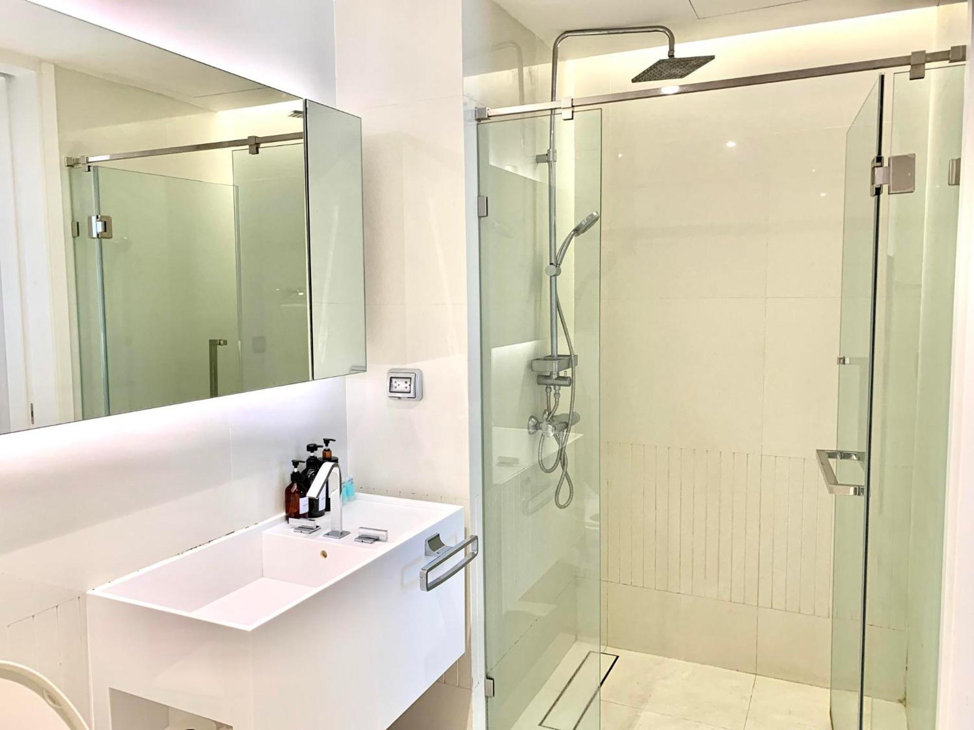 Sukhumvit 11#luxury#pool#gym#bts Nana&mrt Sukhumvit#1br#max2ppl Apartment