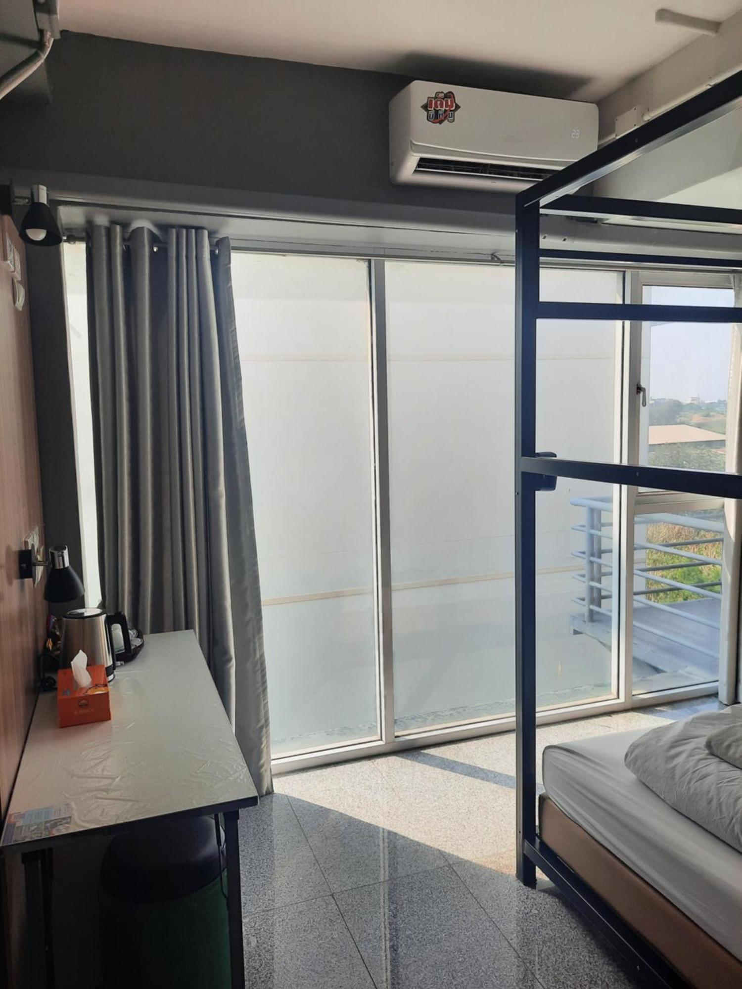 Sleep To Fly & Suvarnabhumi Airport Hostel *