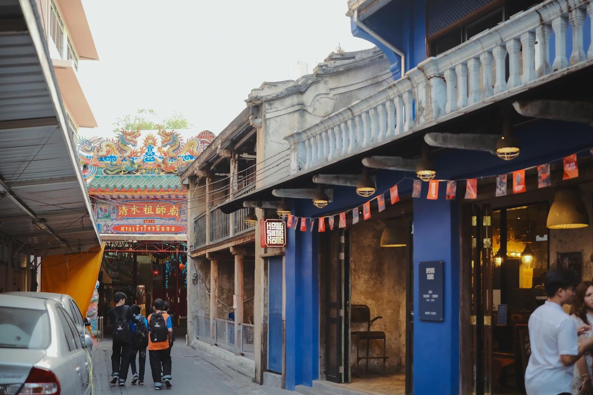 2br Stylist Rare Find China Town *