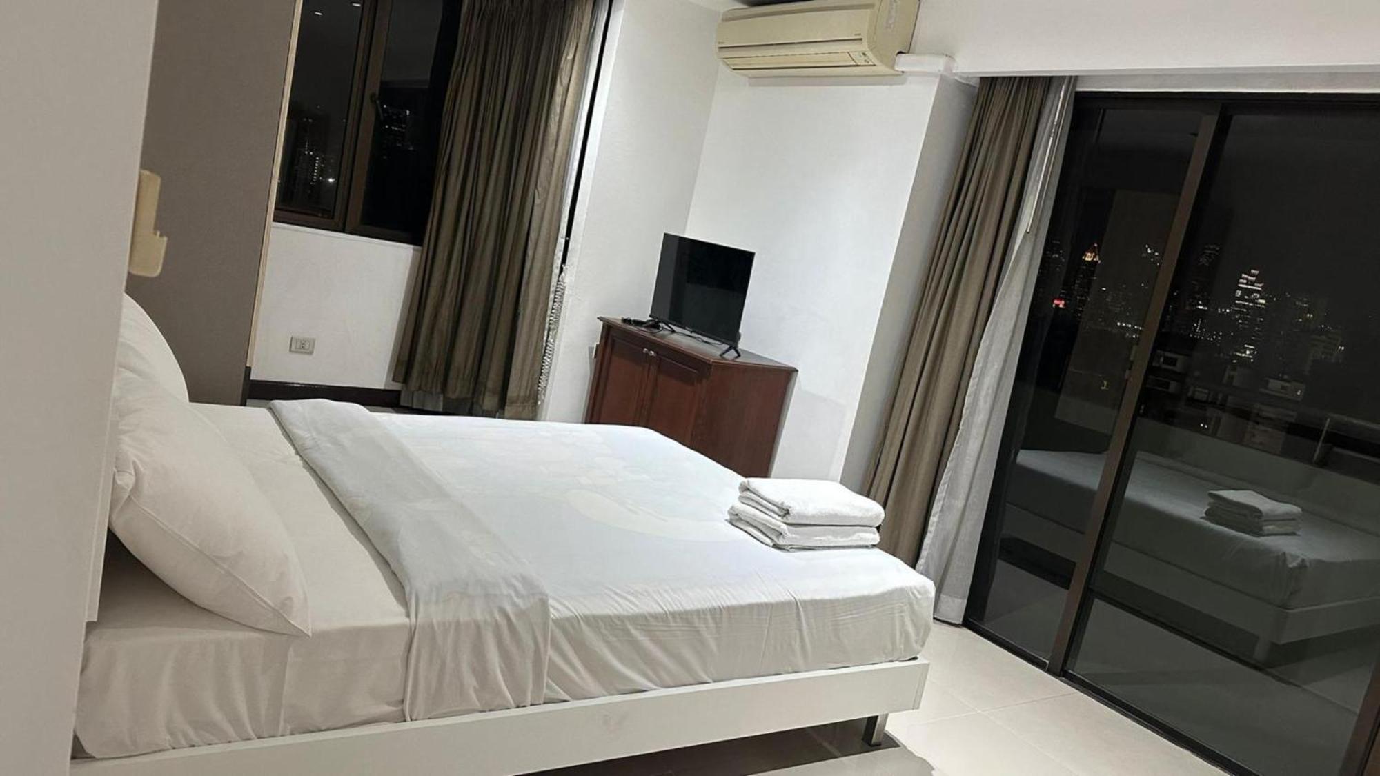 Omni Tower Sukhumvit Soi 4 Direct *