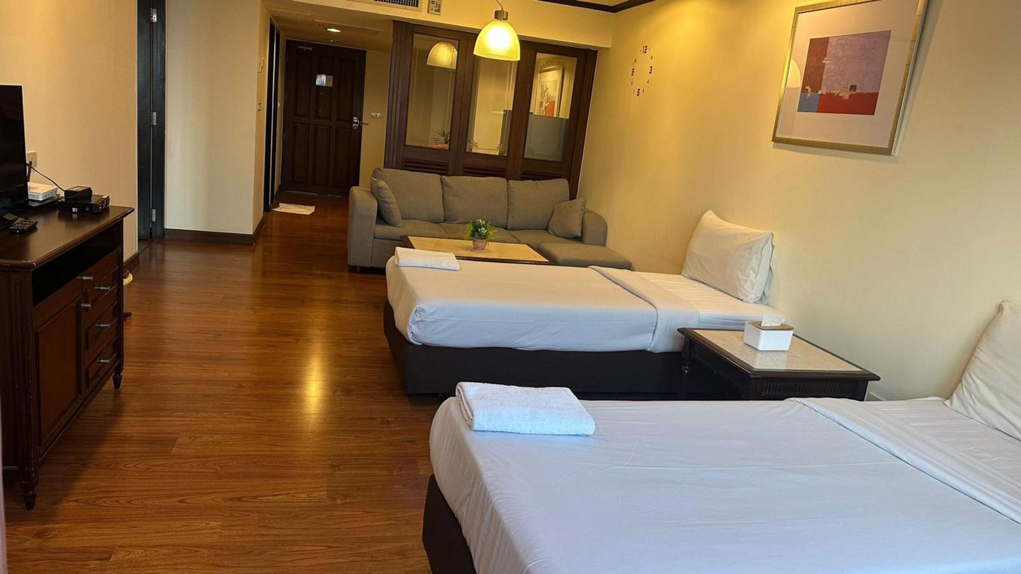 Omni Tower Sukhumvit Soi 4 Direct Apartment *