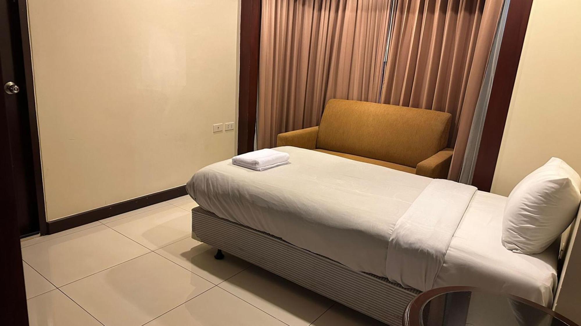 Omni Tower Sukhumvit Soi 4 Direct Apartment Bangkok