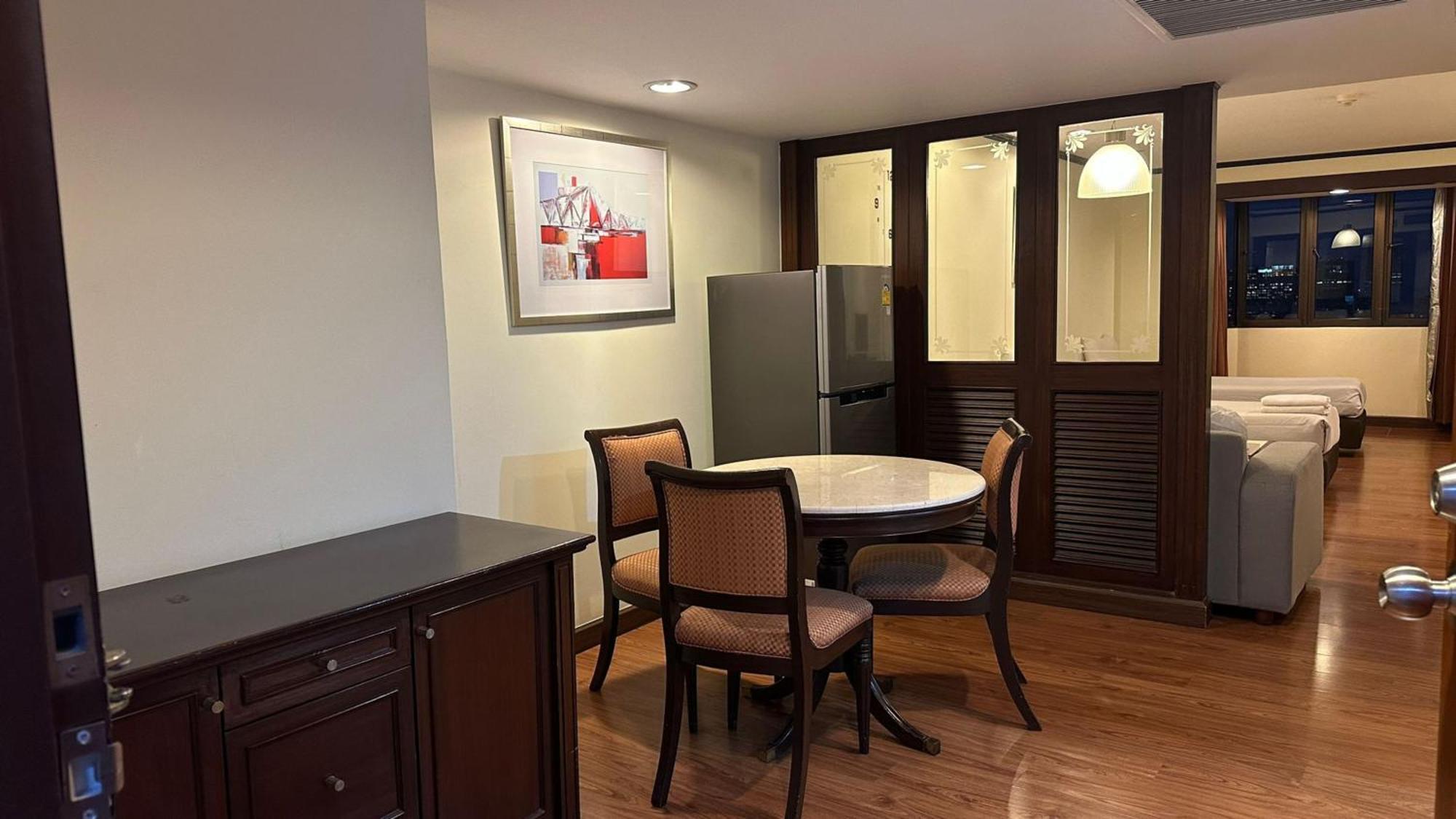Omni Tower Sukhumvit Soi 4 Direct Apartment