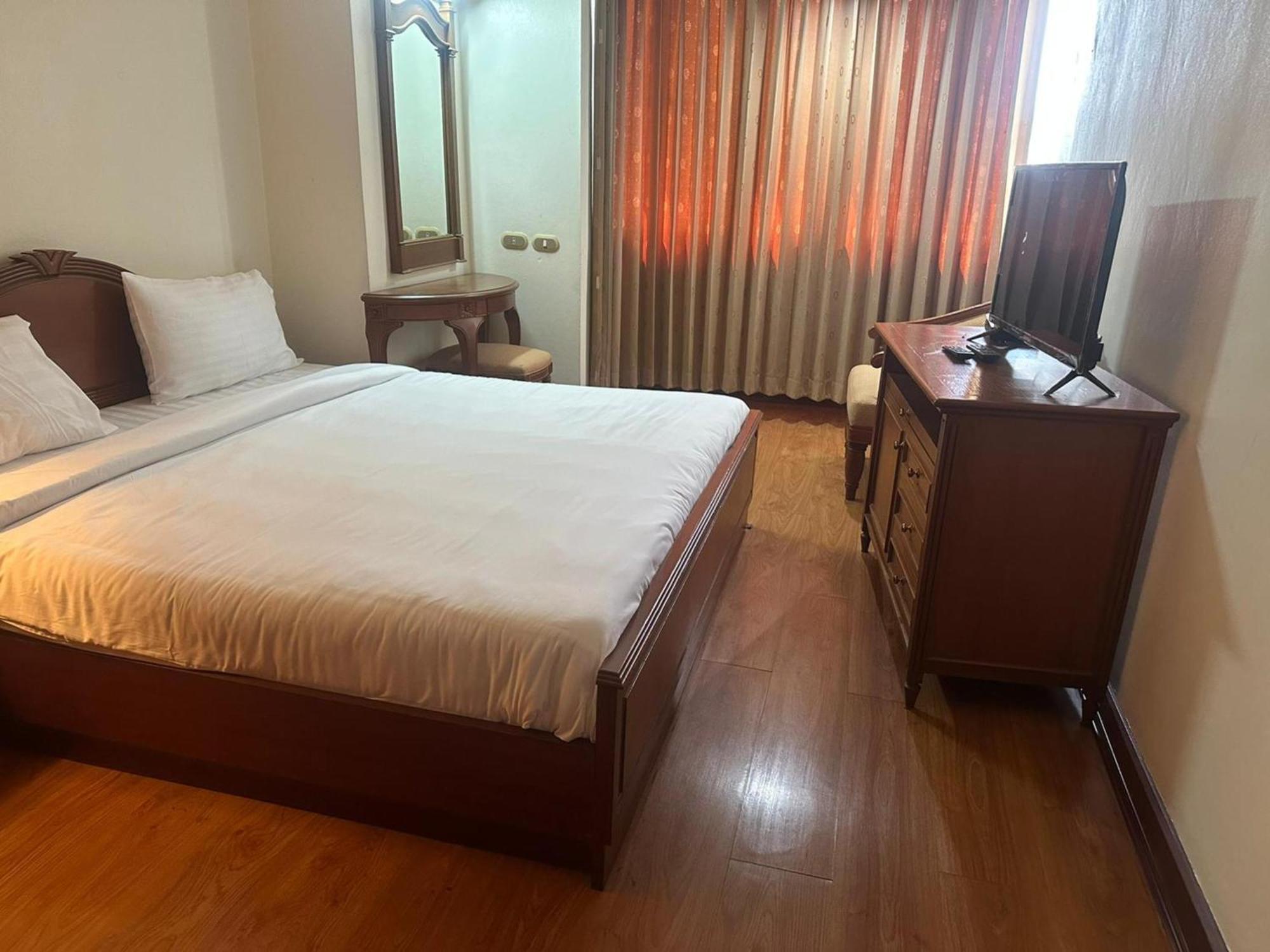 Omni Tower Sukhumvit Soi 4 Direct Apartment Bangkok