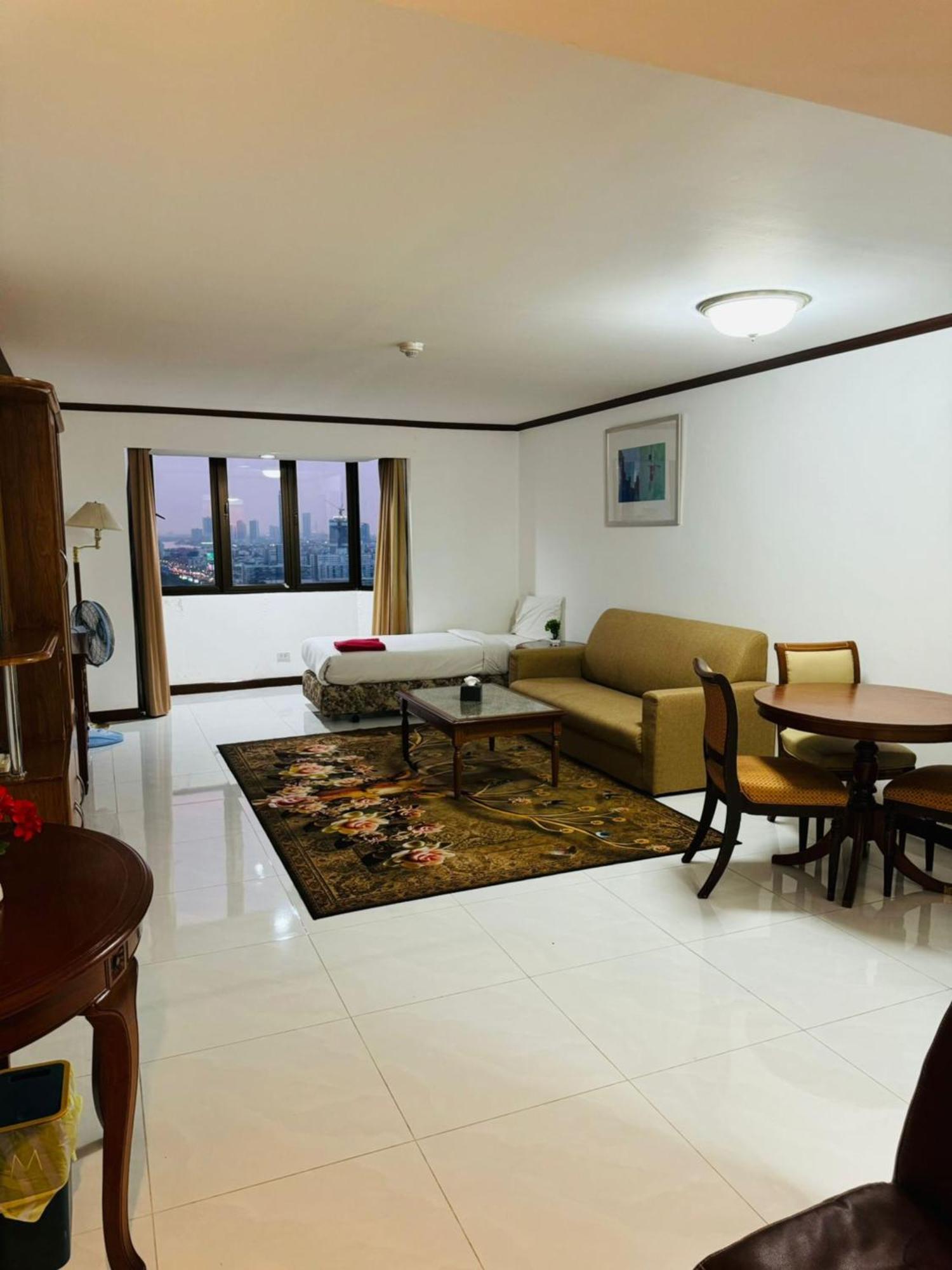 Omni Tower Sukhumvit Soi 4 Direct Apartment