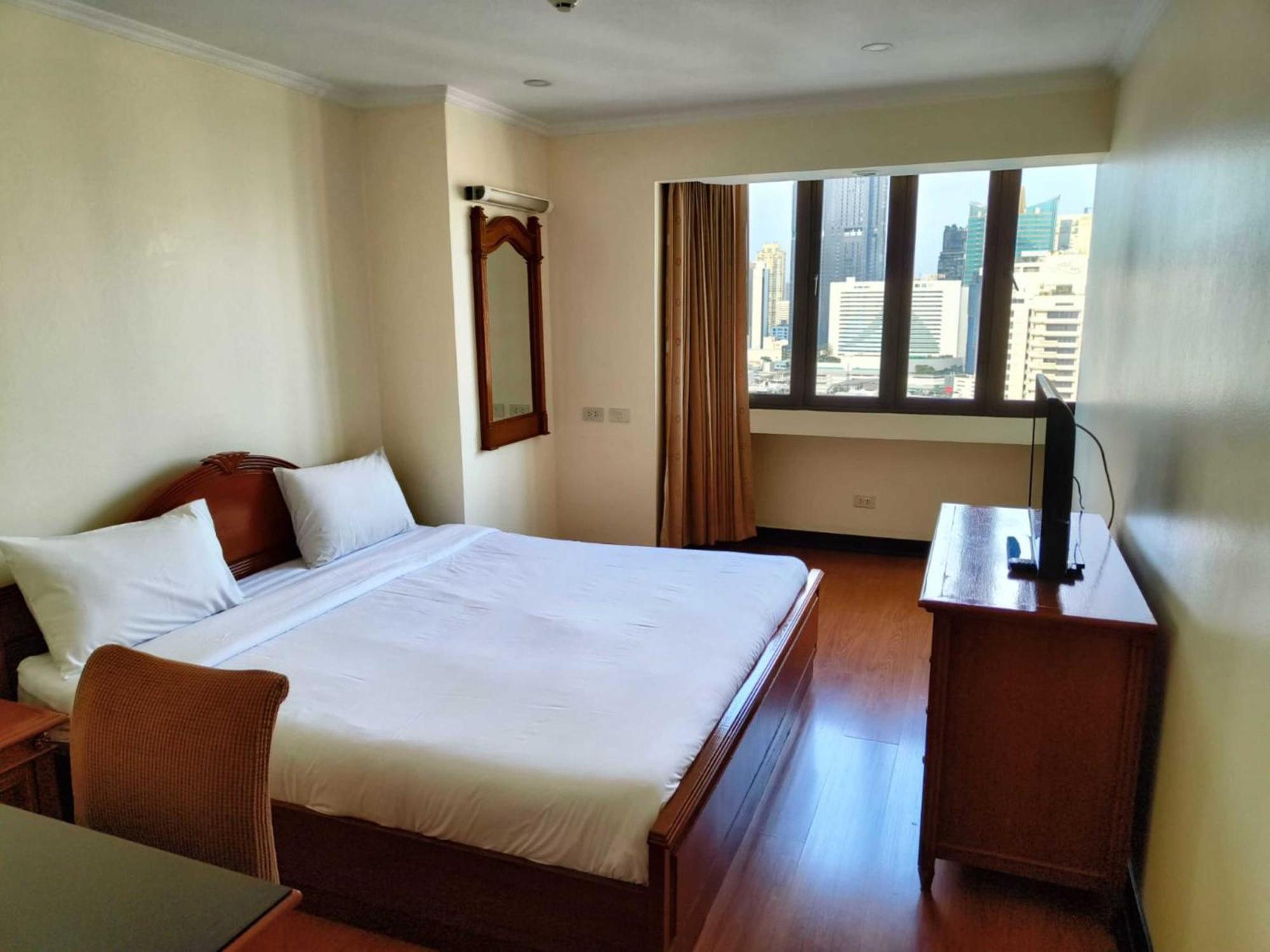 Omni Tower Sukhumvit Soi 4 Direct