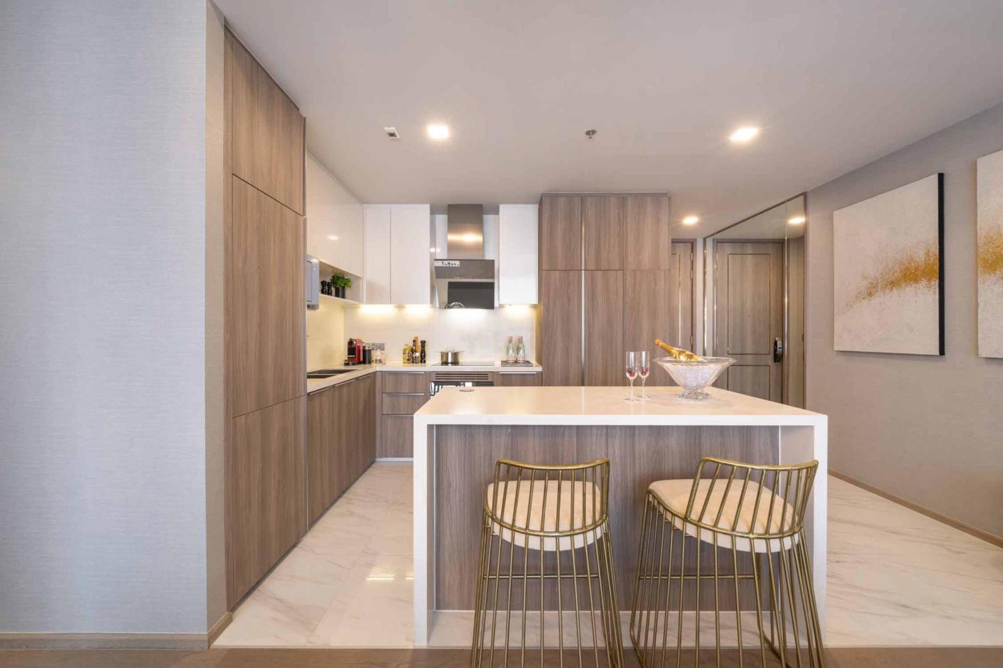 Ultra Classy Designer Central Asok Terminal 21 Apartment *