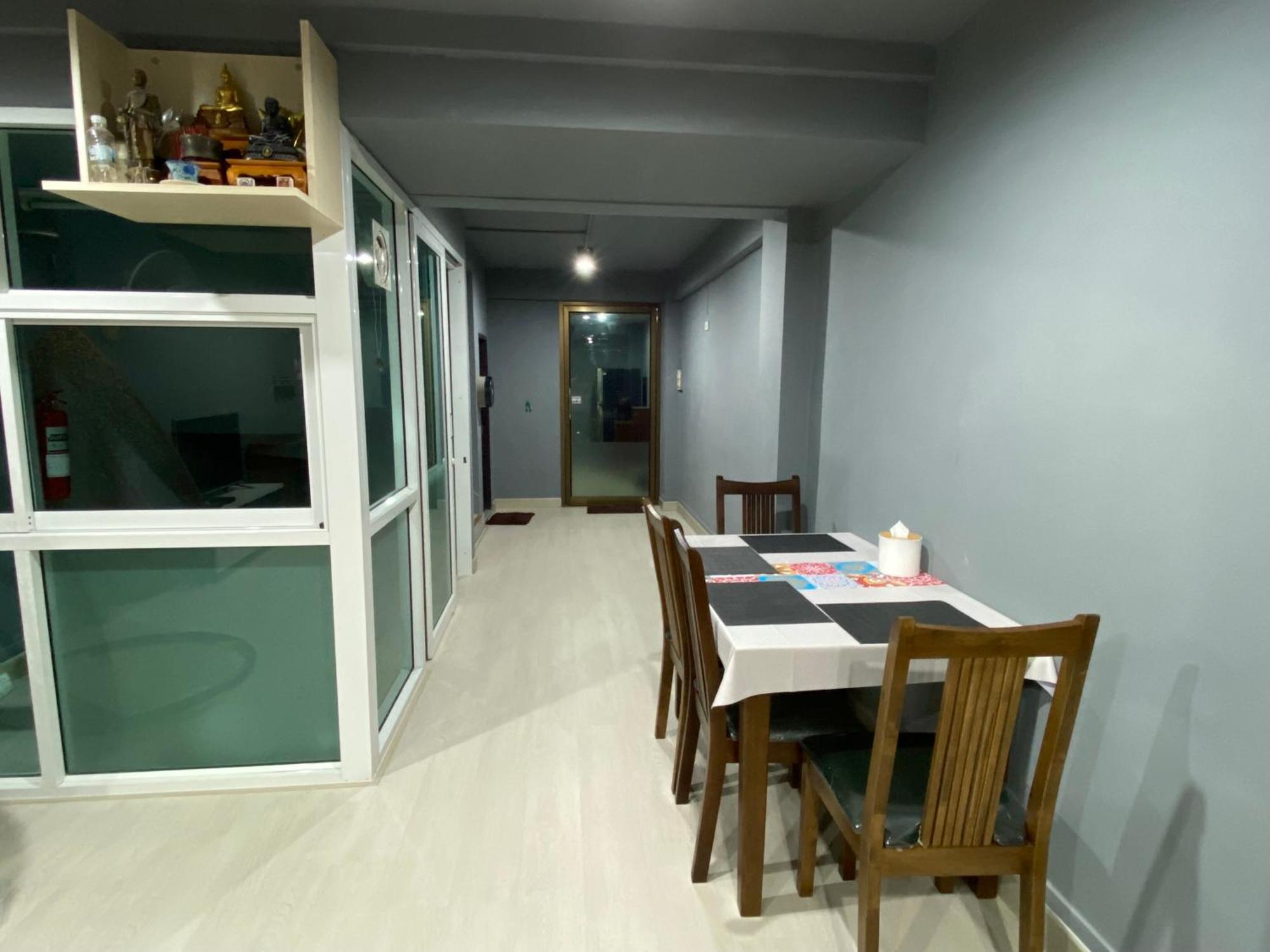 Chiangmai Vibe, House, 7 Mins To Bts, Center, Private In Sathon, Private Bathroom, Bangkok, Thailand Guest house Bangkok