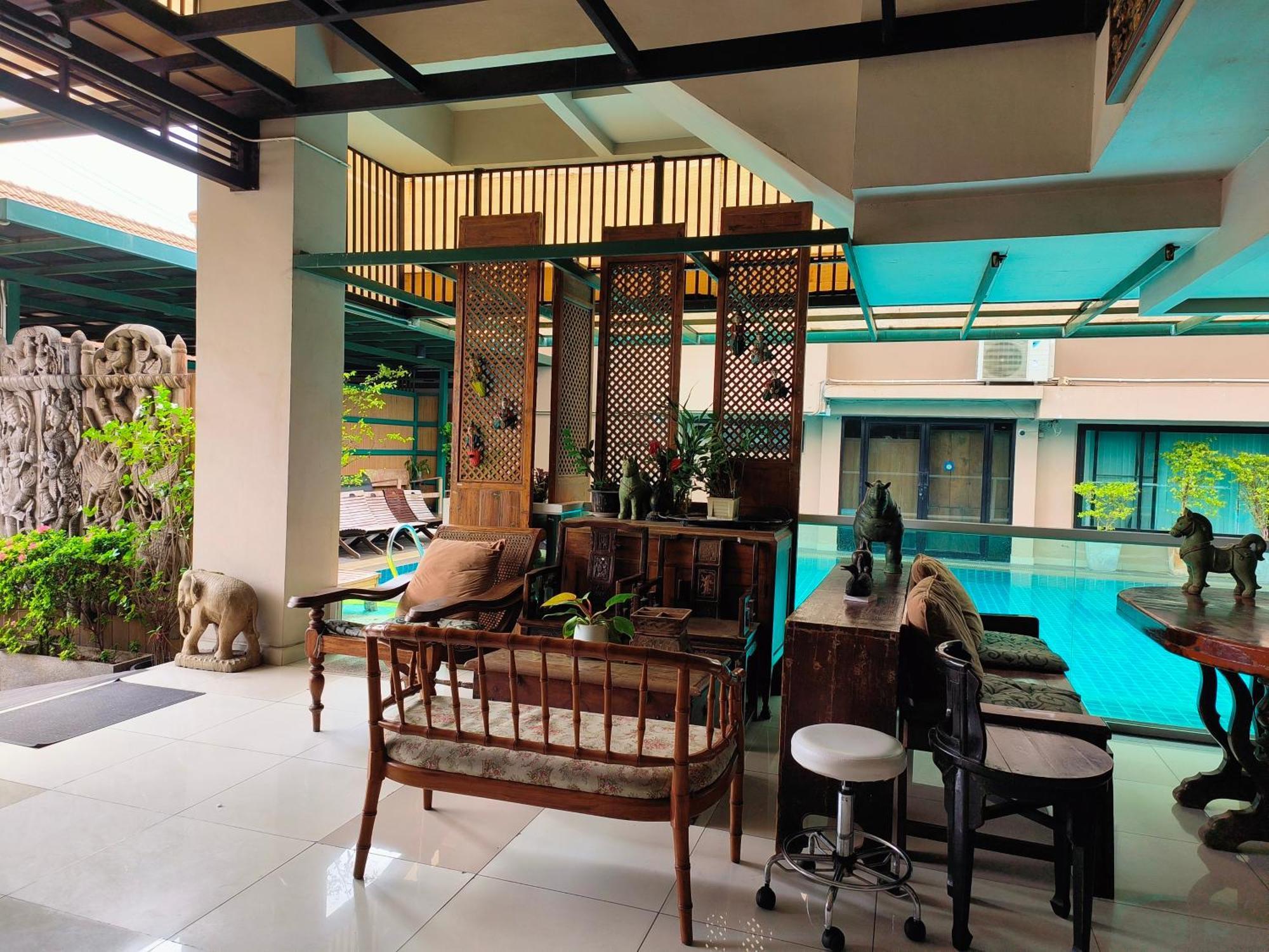 Tanwa - Mrt Ratchadapisek Guest house