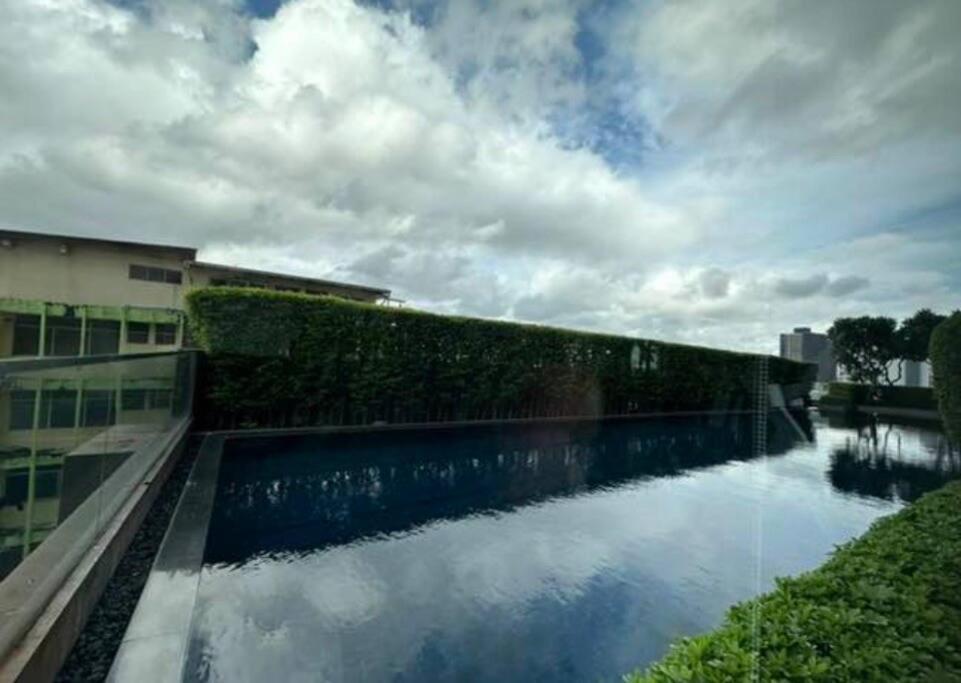 S71 Sukhumvit Big 1 Bedroom City ​​center Swim Gym Apartment *