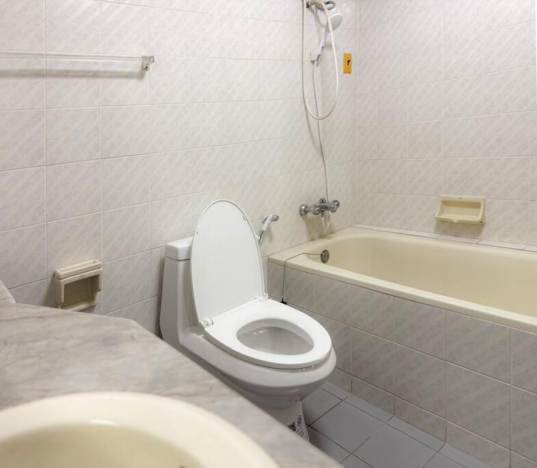 Private House 3 Beds + Double Beds In Heart Of Phromphong Villa *