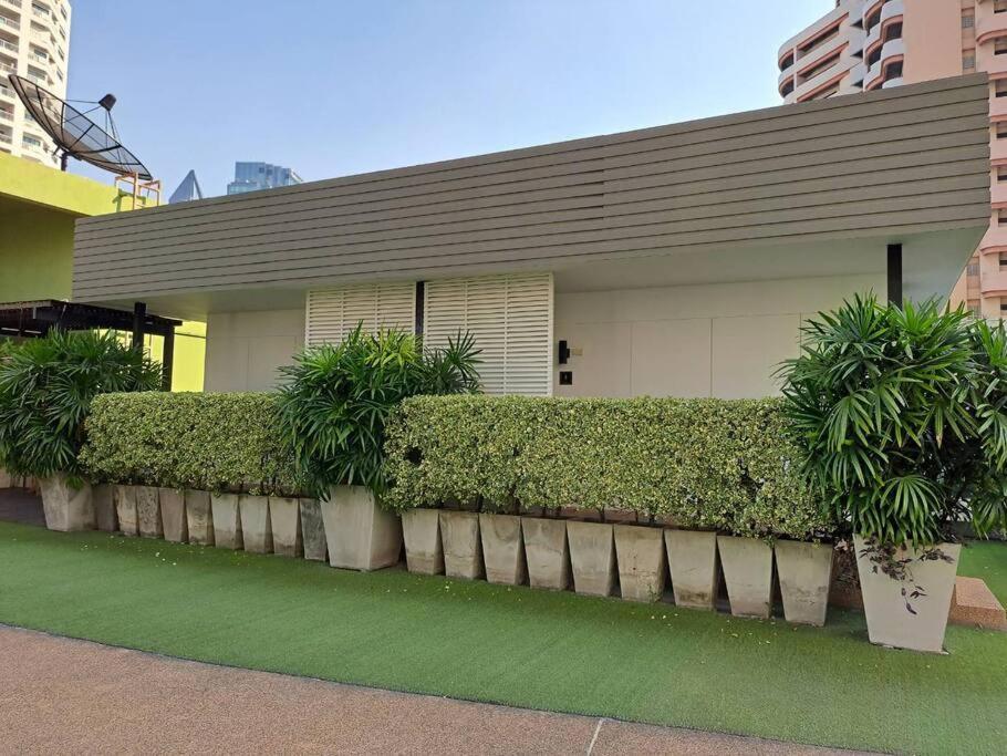 1 Bedroom In Sukhumvit Cbd 5 Min To Bts Phromphong Bangkok