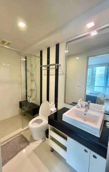 1 Bedroom In Sukhumvit Cbd 5 Min To Bts Phromphong Apartment Bangkok