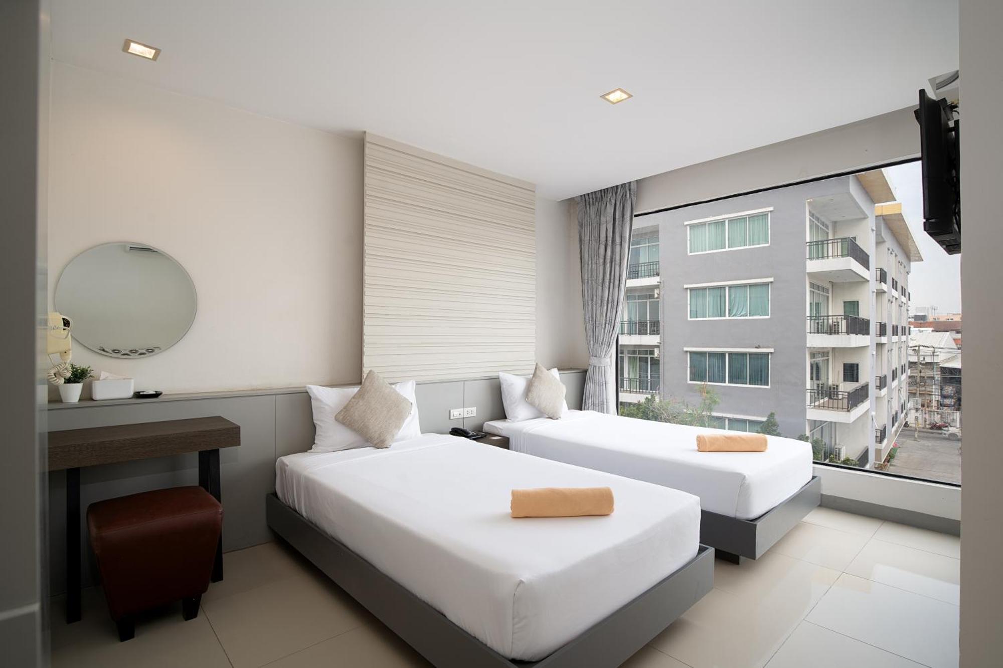 Leenova Hotel