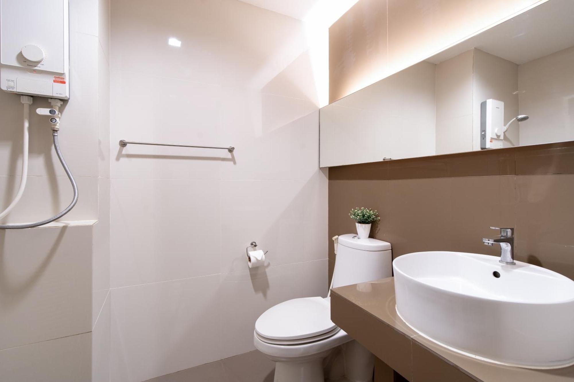 Leenova Hotel