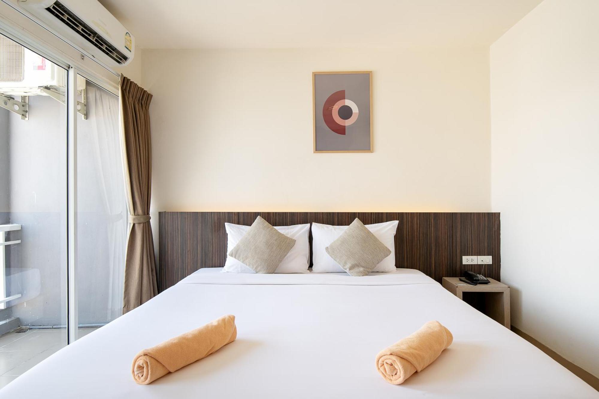Leenova Hotel
