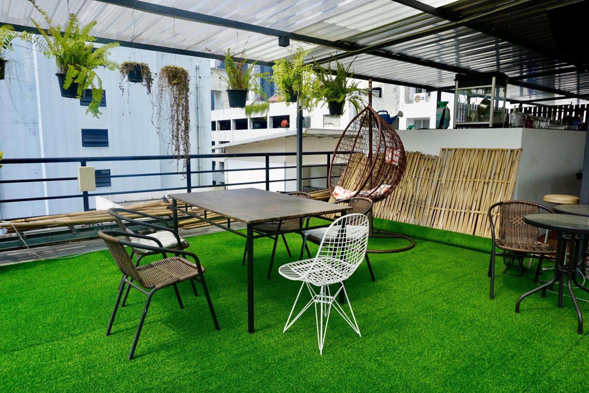 Hip And Funky Silom Soi 3, With Rooftop View Pangsapuri