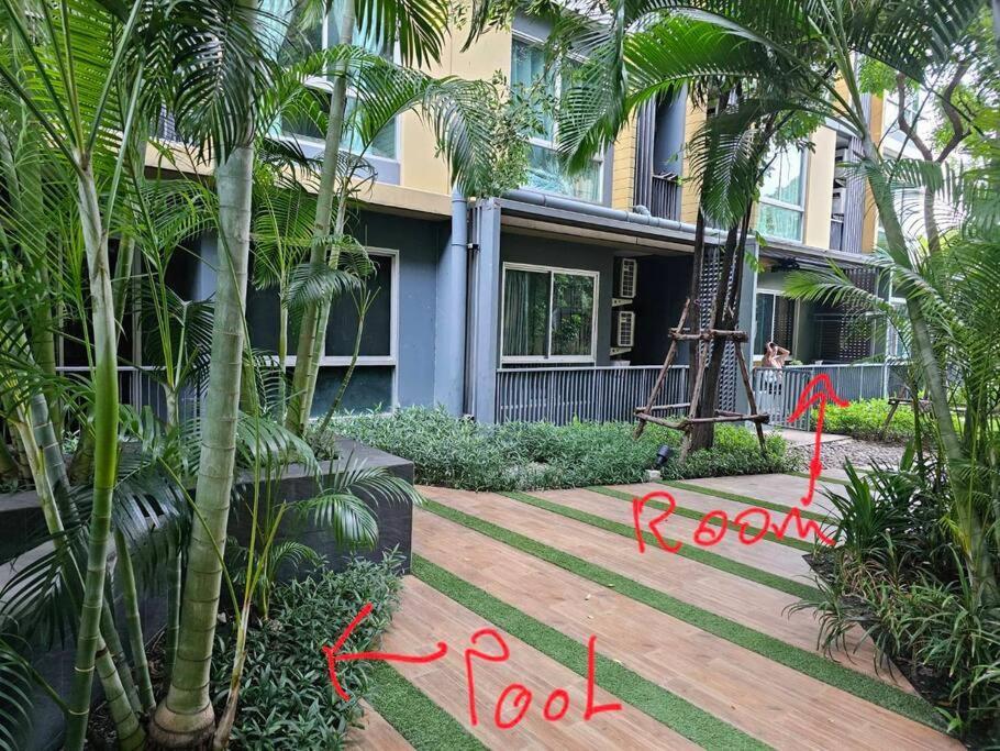 Apartment Pool Access Rama4 Rd. Bangkok
