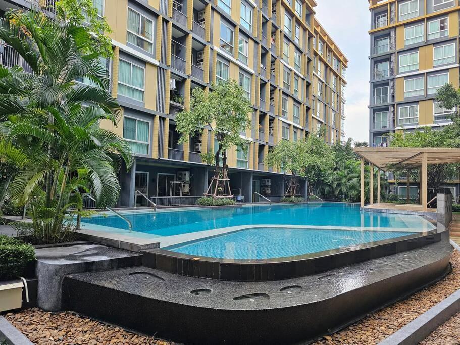 Pool Access Rama4 Rd. Bangkok