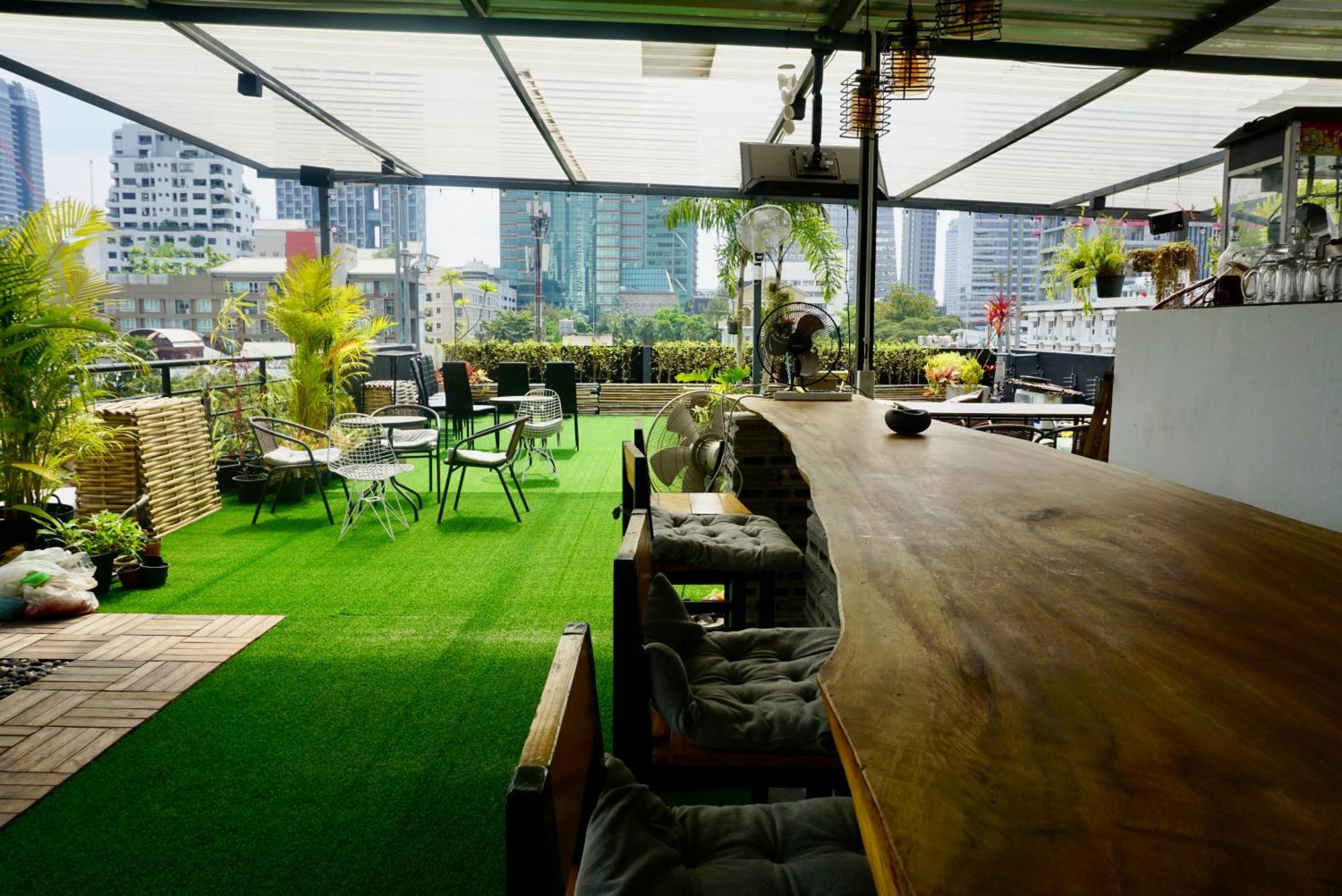 Hash With Unique Chill Design At Silom Soi 3 Appartement Bangkok