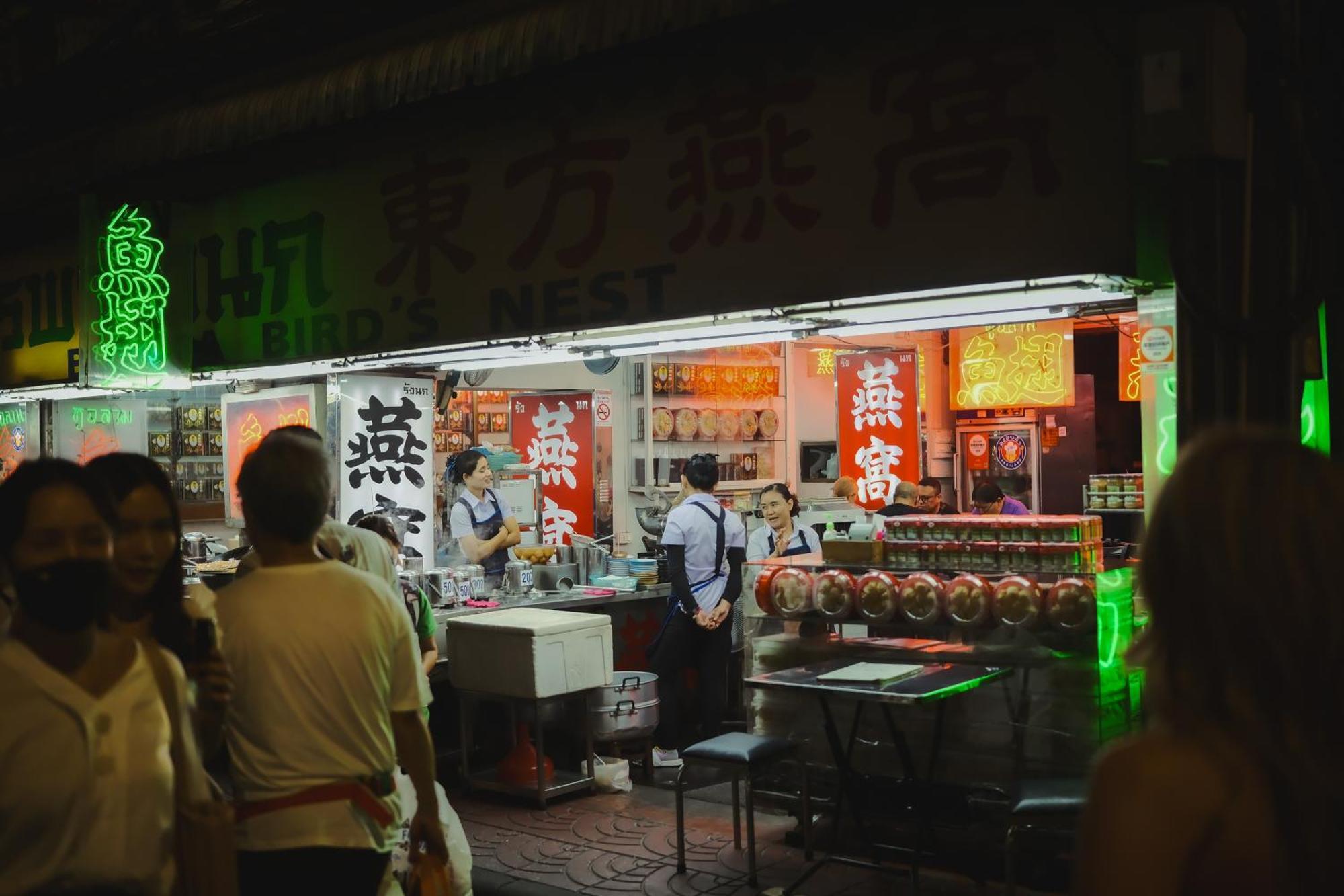 Hidden Gems In China Town, 2br *