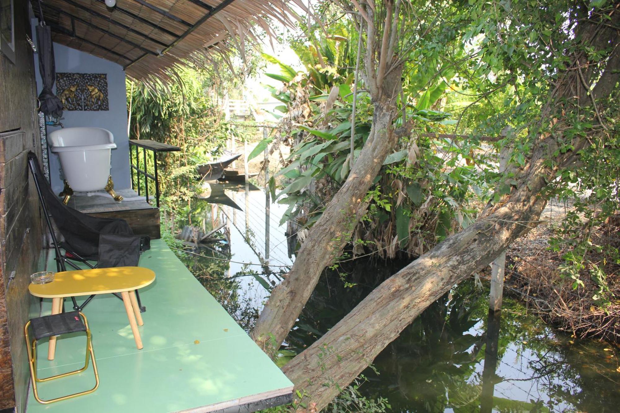 Do Dee Cafe Bangkok