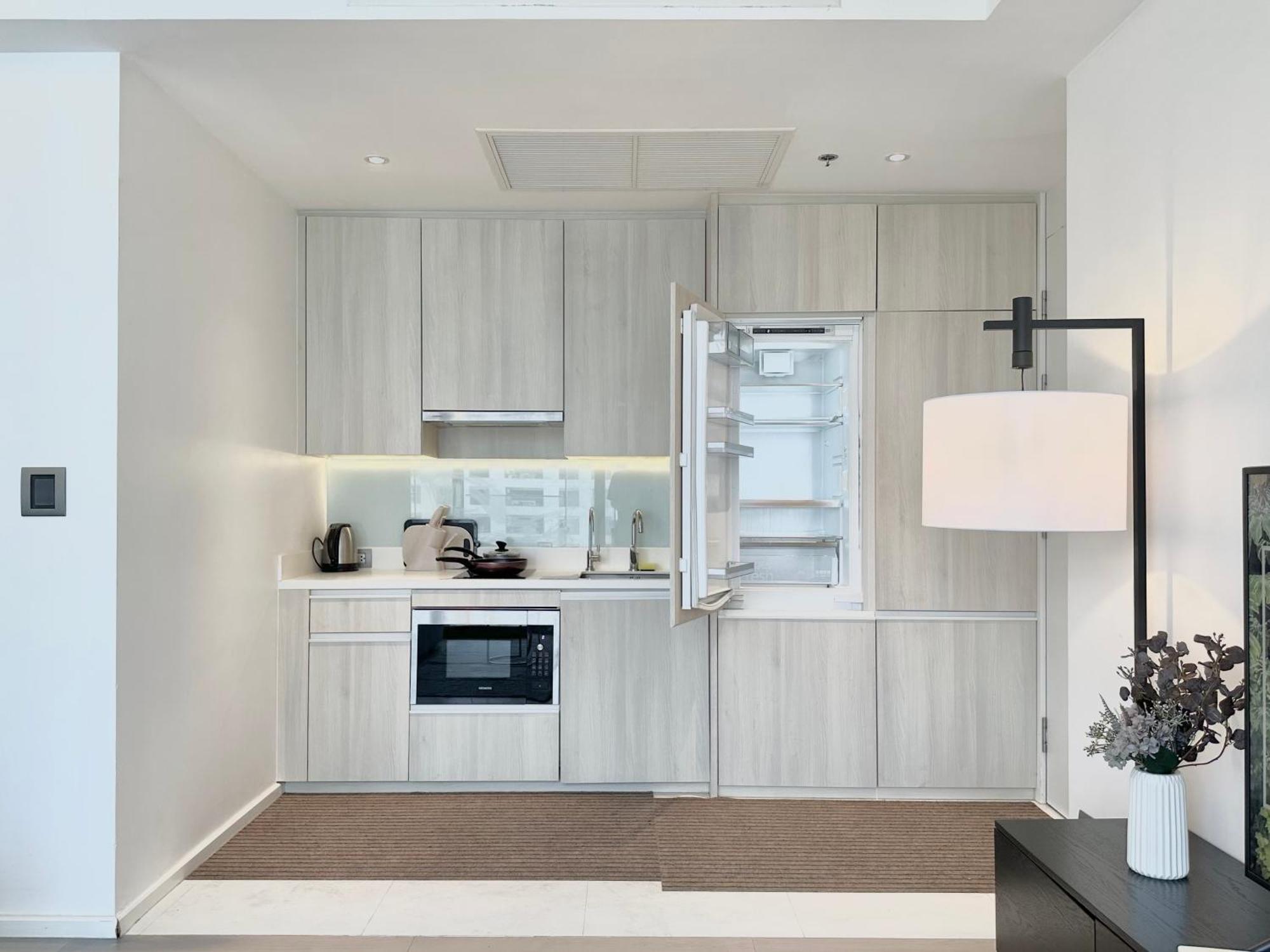 Apartment Sukhumvit 11#luxury#pool#gym#bts Nana&mrt Sukhumvit#1br#max4ppl Bangkok