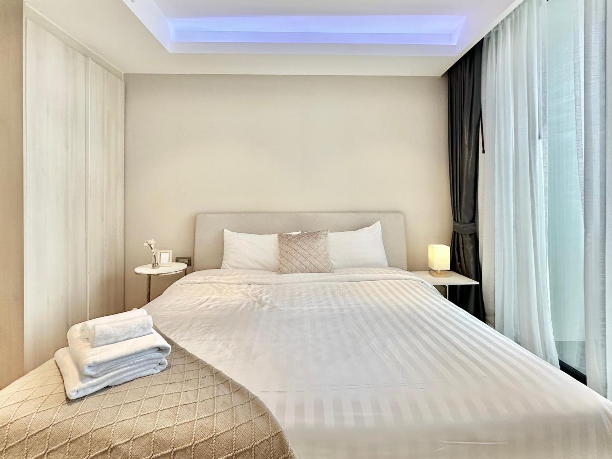 Sukhumvit 11#luxury#pool#gym#bts Nana&mrt Sukhumvit#1br#max4ppl Apartment Bangkok