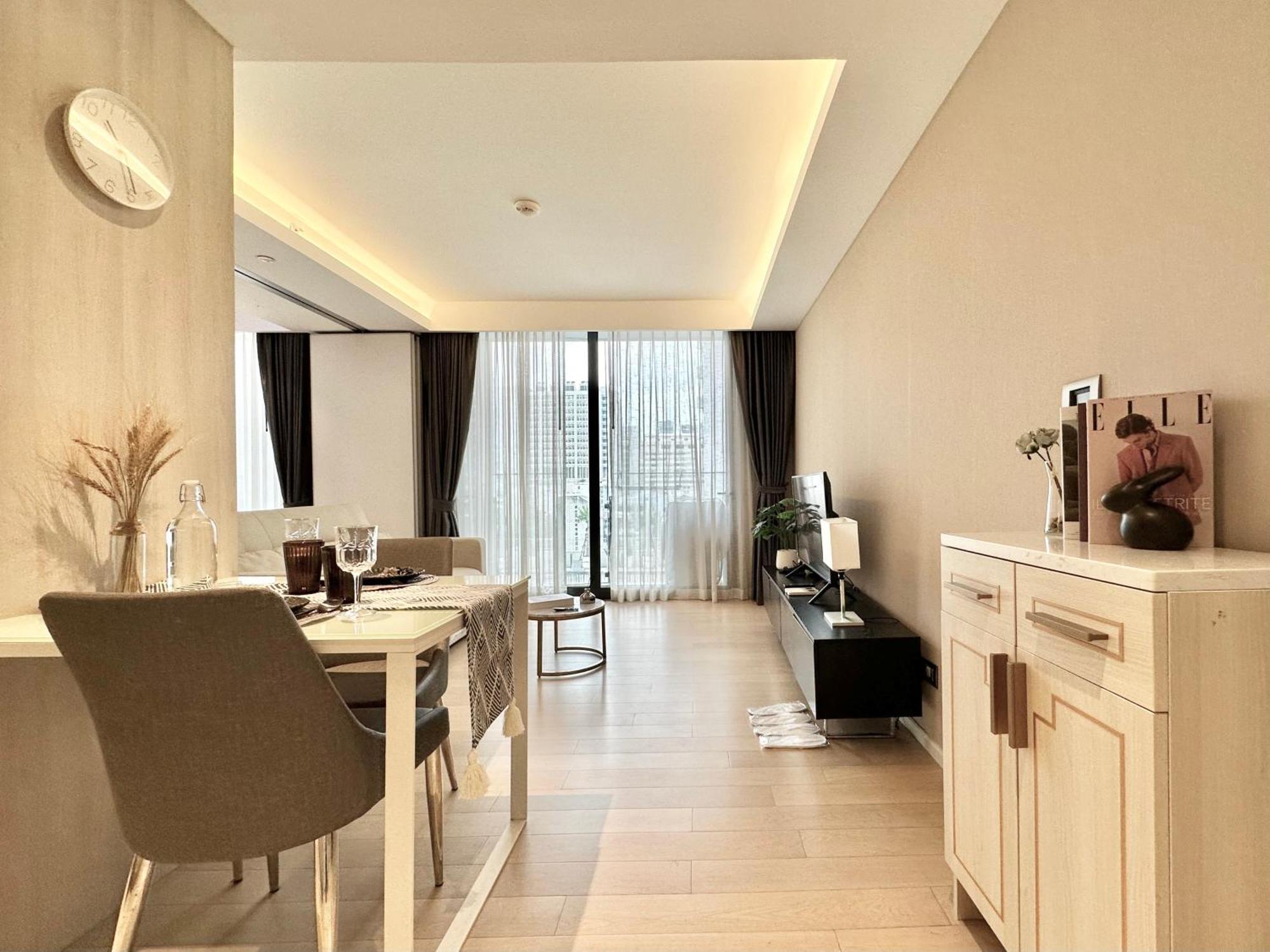Apartment Sukhumvit 11#luxury#pool#gym#bts Nana&mrt Sukhumvit#1br#max4ppl Bangkok