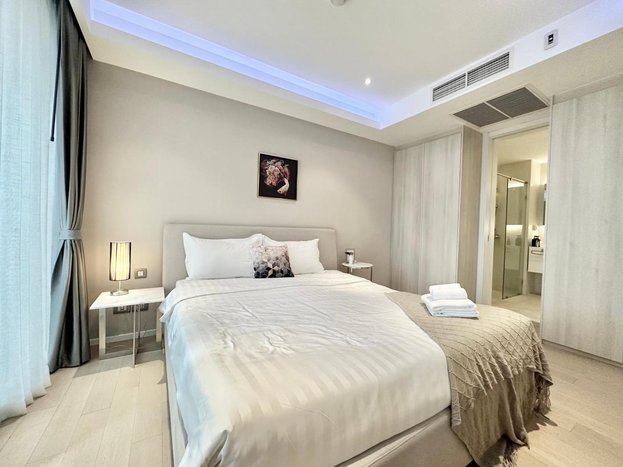 Sukhumvit 11#luxury#pool#gym#bts Nana&mrt Sukhumvit#1br#max4ppl Apartment Bangkok