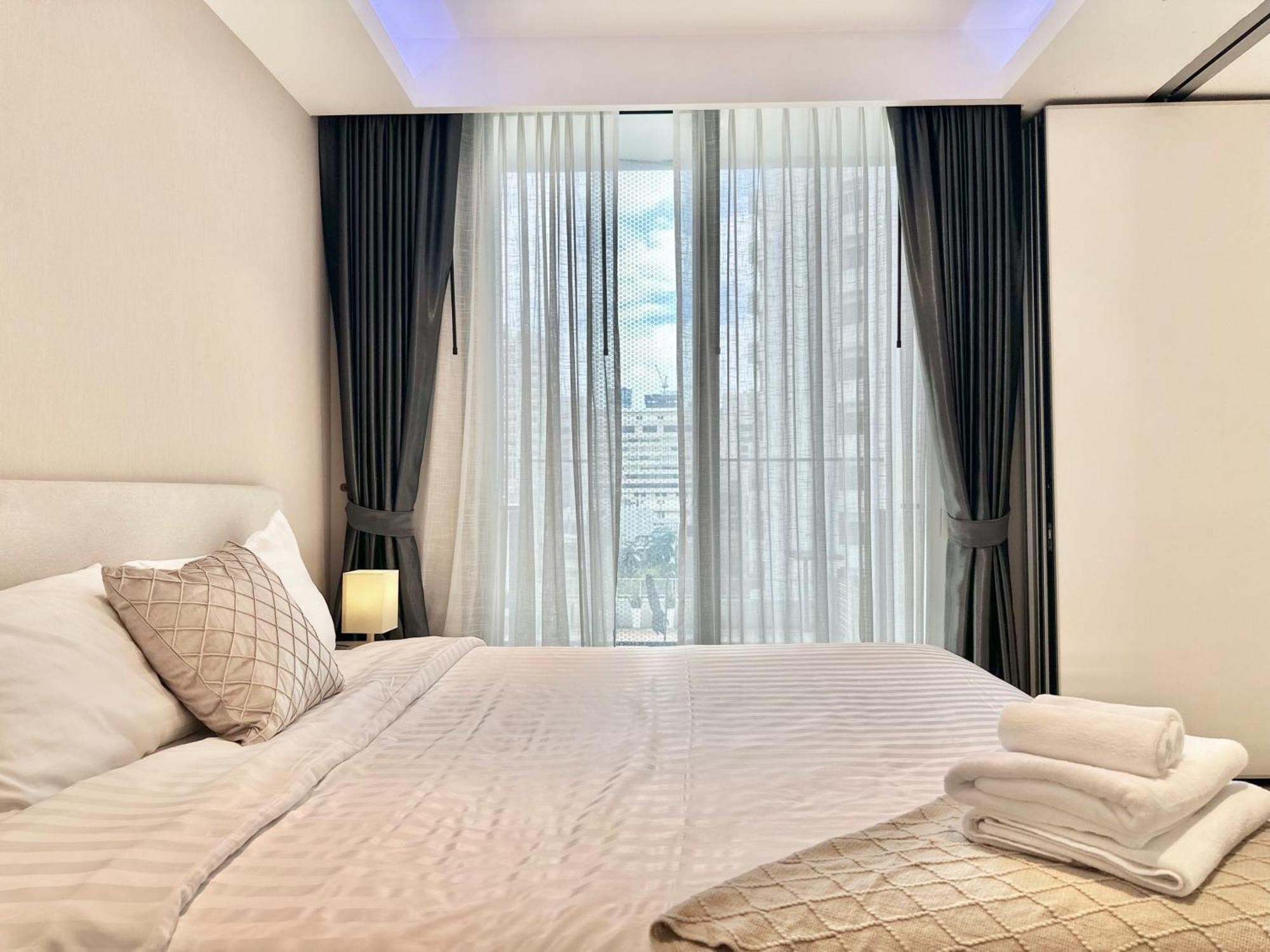 Sukhumvit 11#luxury#pool#gym#bts Nana&mrt Sukhumvit#1br#max4ppl Apartment Bangkok