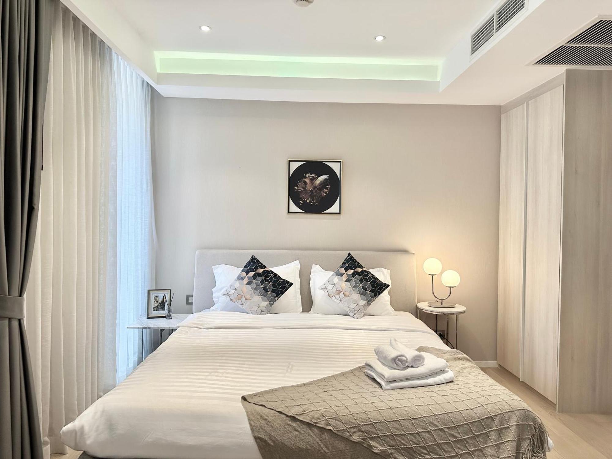 Sukhumvit 11#luxury#pool#gym#bts Nana&mrt Sukhumvit#1br#max4ppl Apartment *