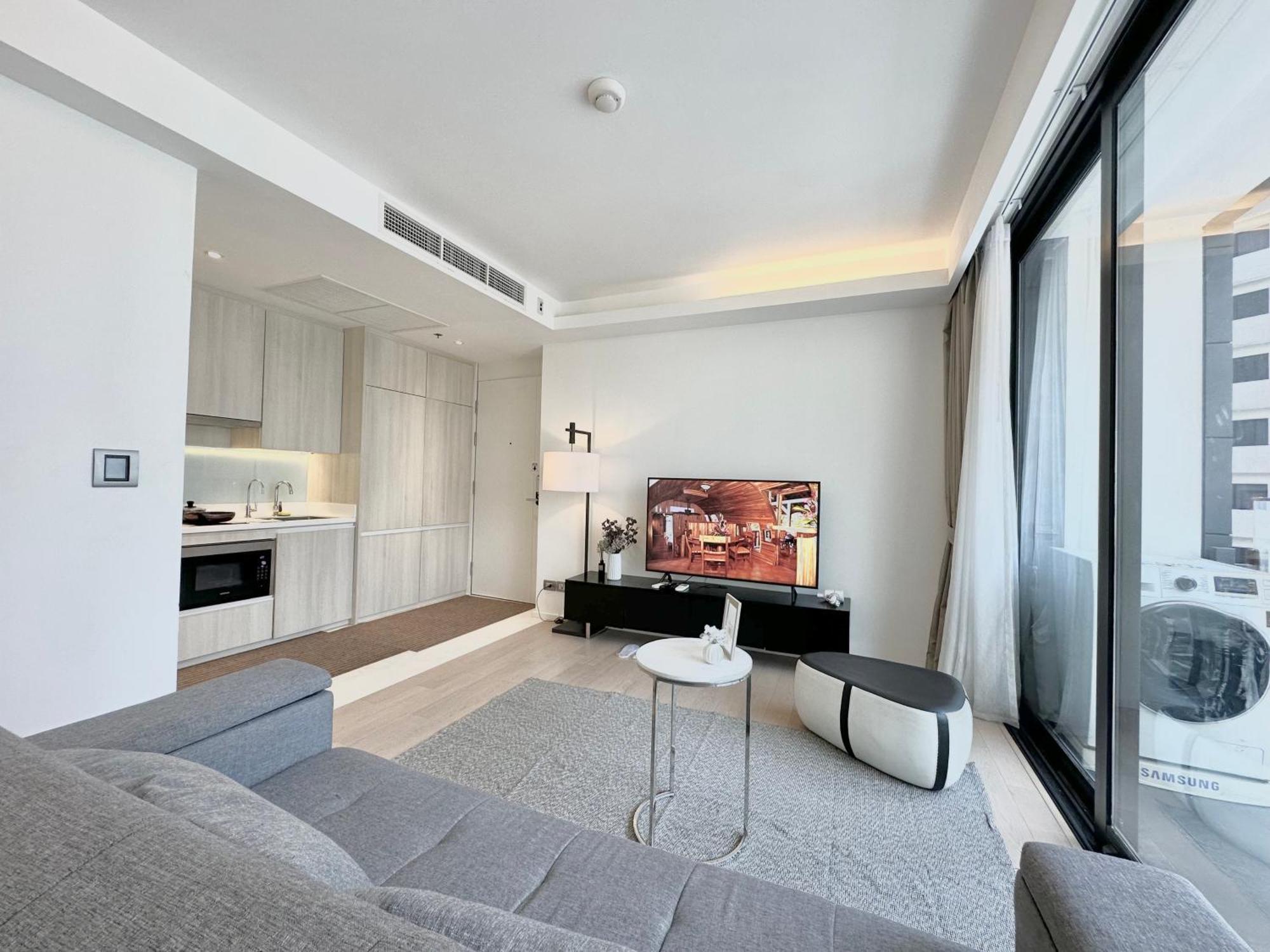 Apartment Sukhumvit 11#luxury#pool#gym#bts Nana&mrt Sukhumvit#1br#max4ppl Bangkok