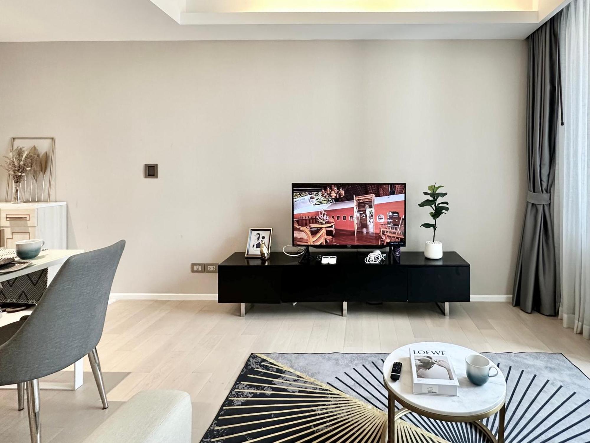 Sukhumvit 11#luxury#pool#gym#bts Nana&mrt Sukhumvit#1br#max4ppl Apartment Bangkok